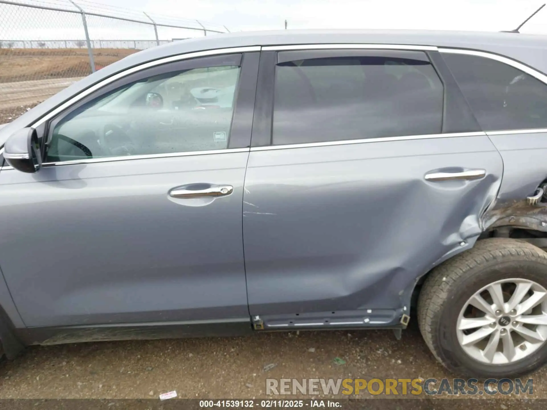 15 Photograph of a damaged car 5XYPG4A39LG688184 KIA SORENTO 2020