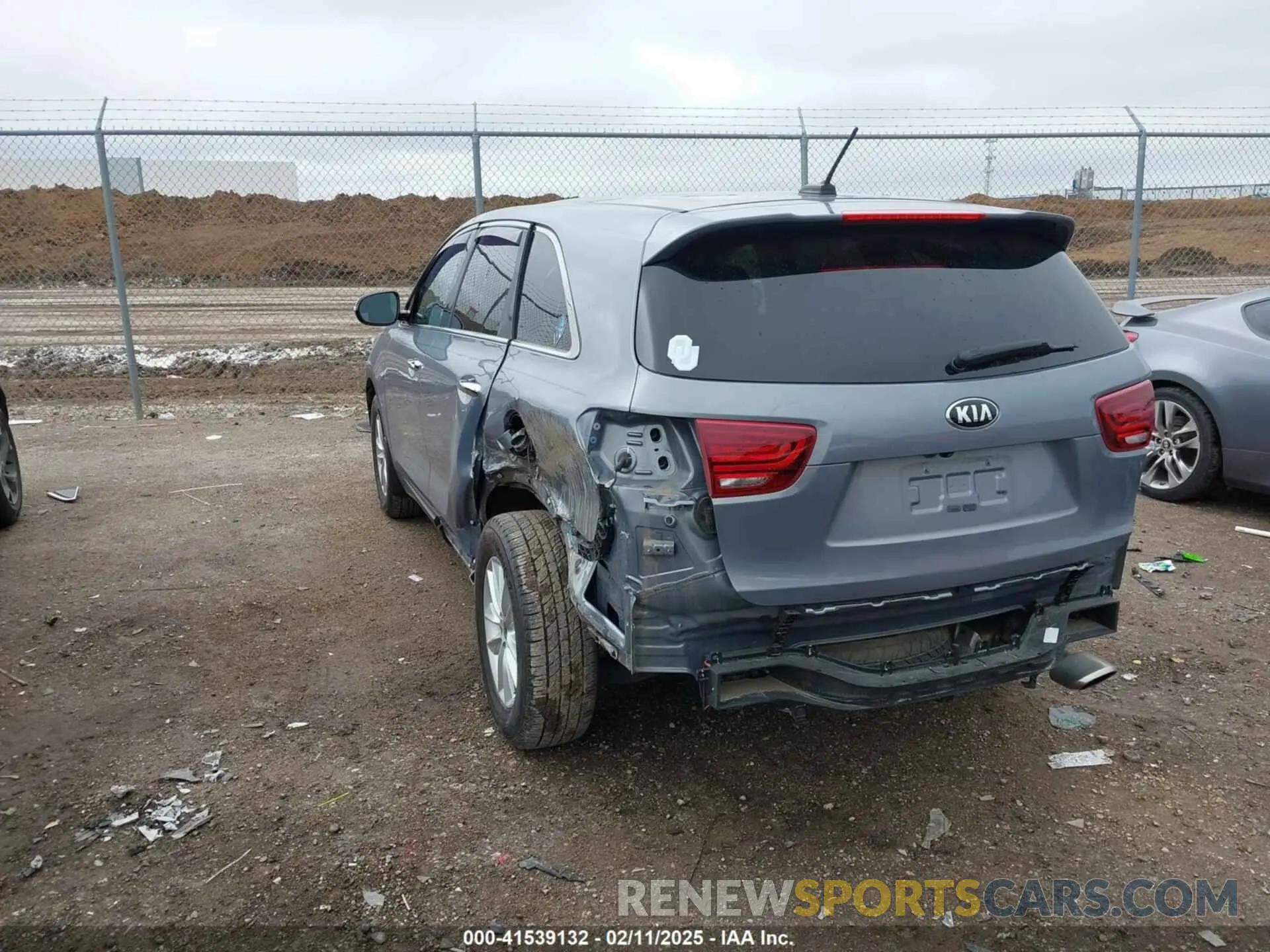 3 Photograph of a damaged car 5XYPG4A39LG688184 KIA SORENTO 2020
