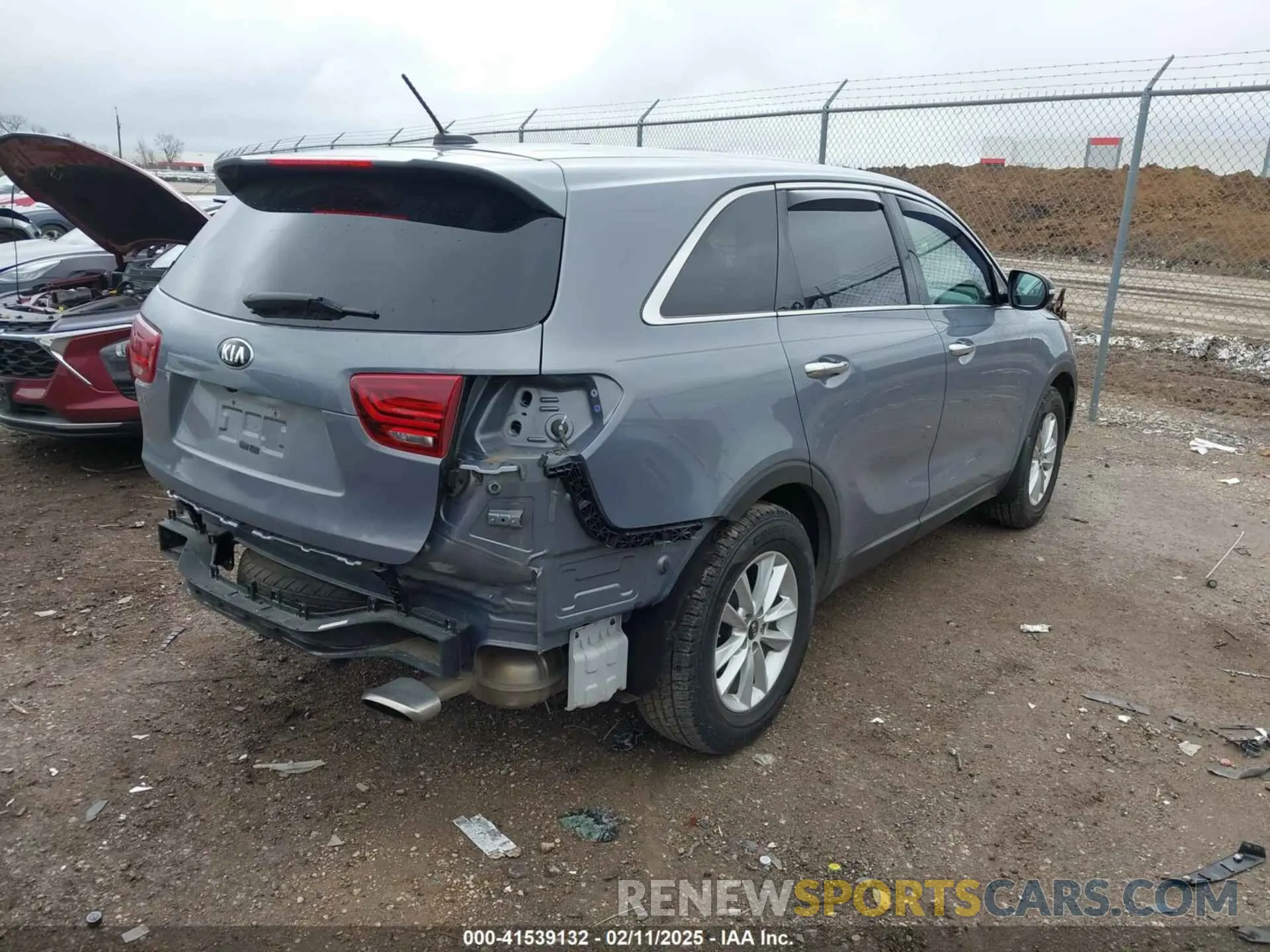 4 Photograph of a damaged car 5XYPG4A39LG688184 KIA SORENTO 2020
