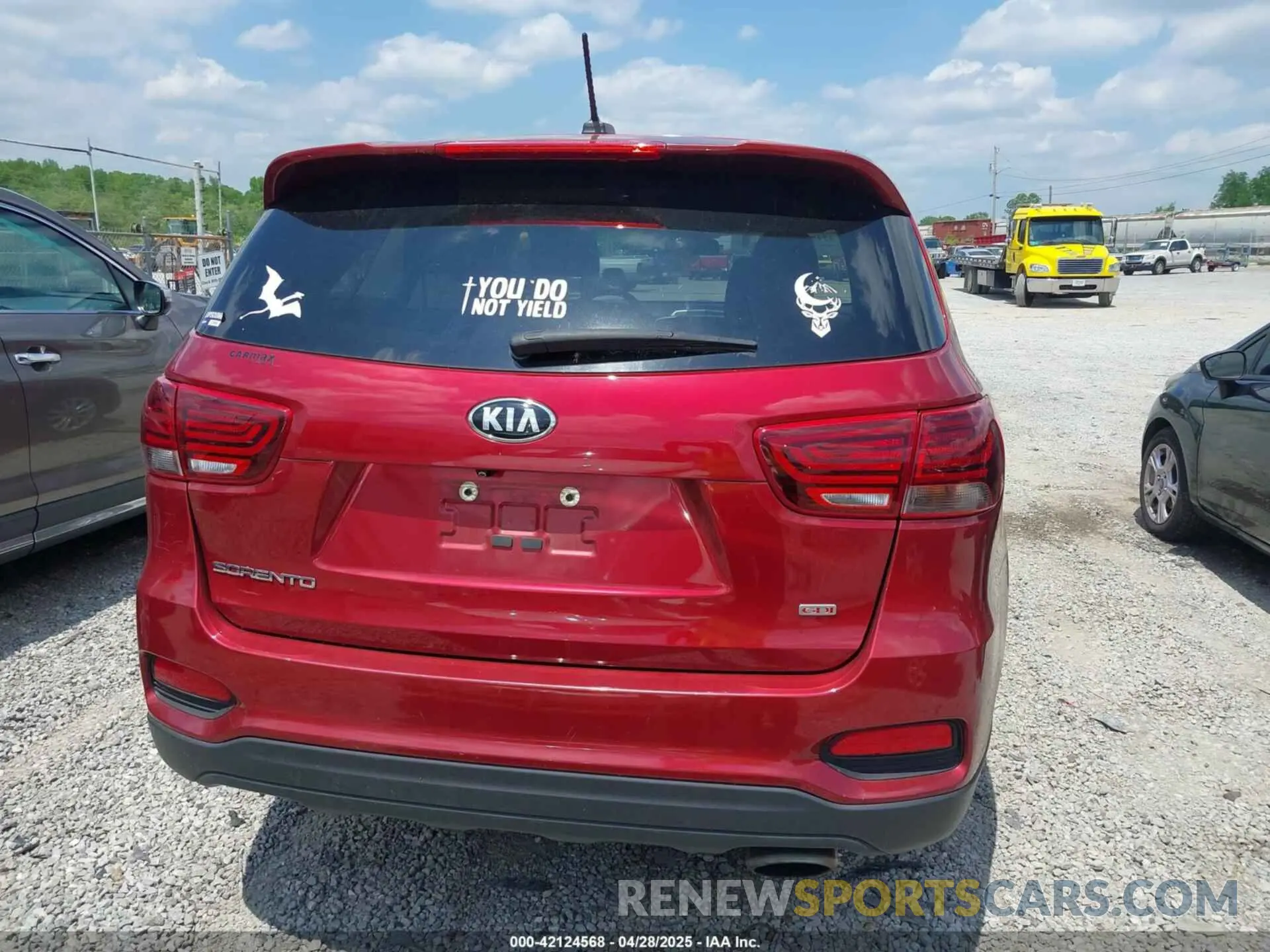 16 Photograph of a damaged car 5XYPG4A39LG689061 KIA SORENTO 2020