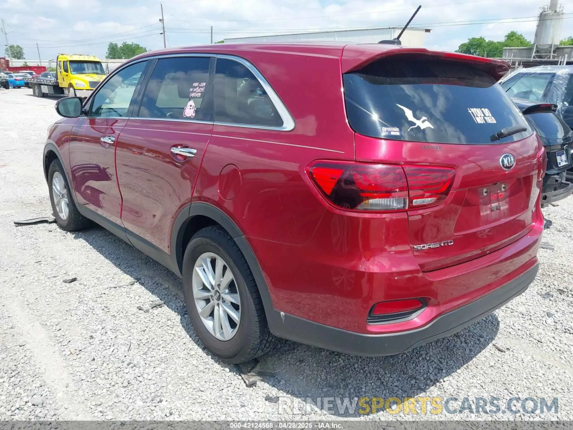 3 Photograph of a damaged car 5XYPG4A39LG689061 KIA SORENTO 2020