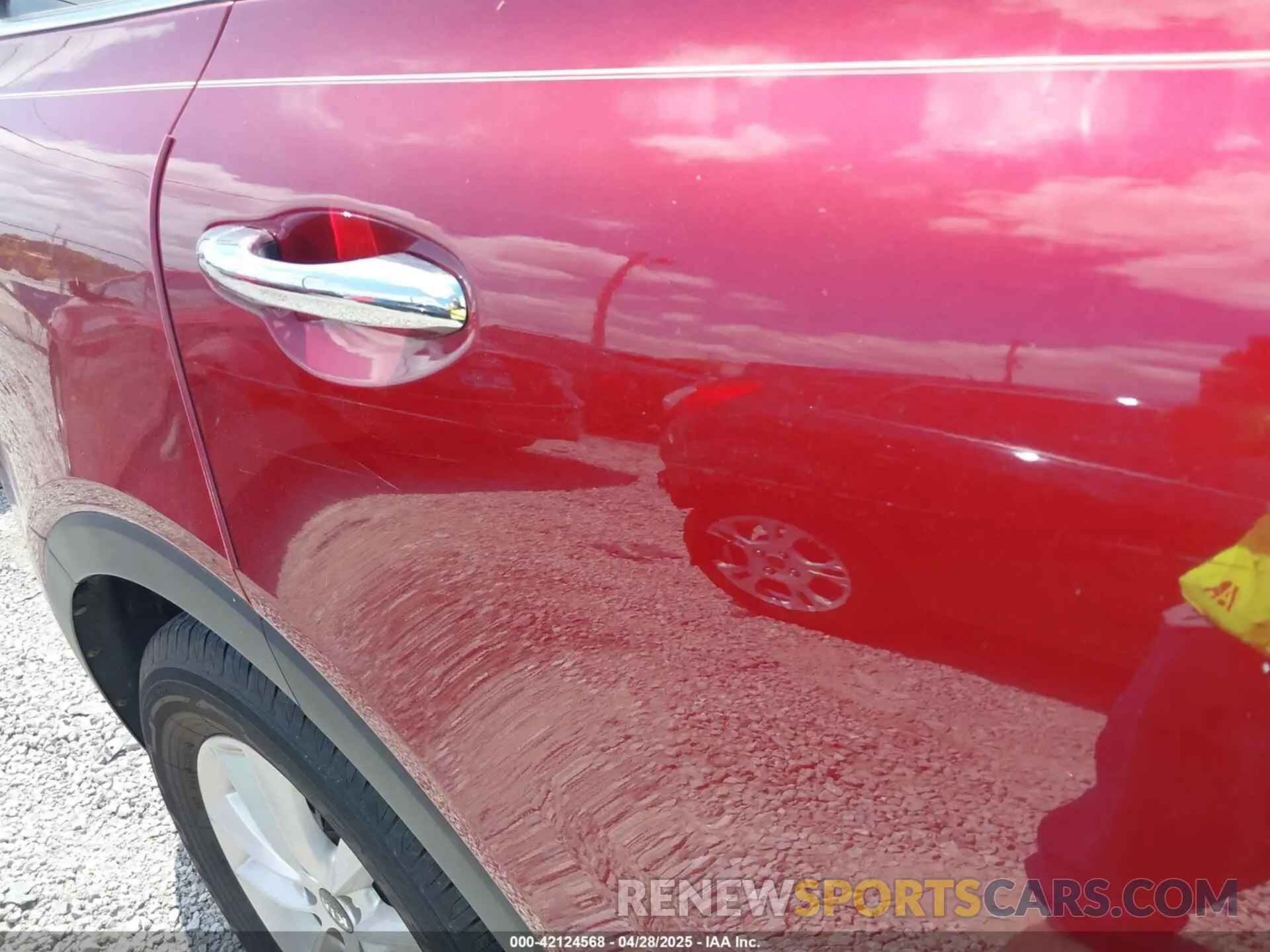 6 Photograph of a damaged car 5XYPG4A39LG689061 KIA SORENTO 2020