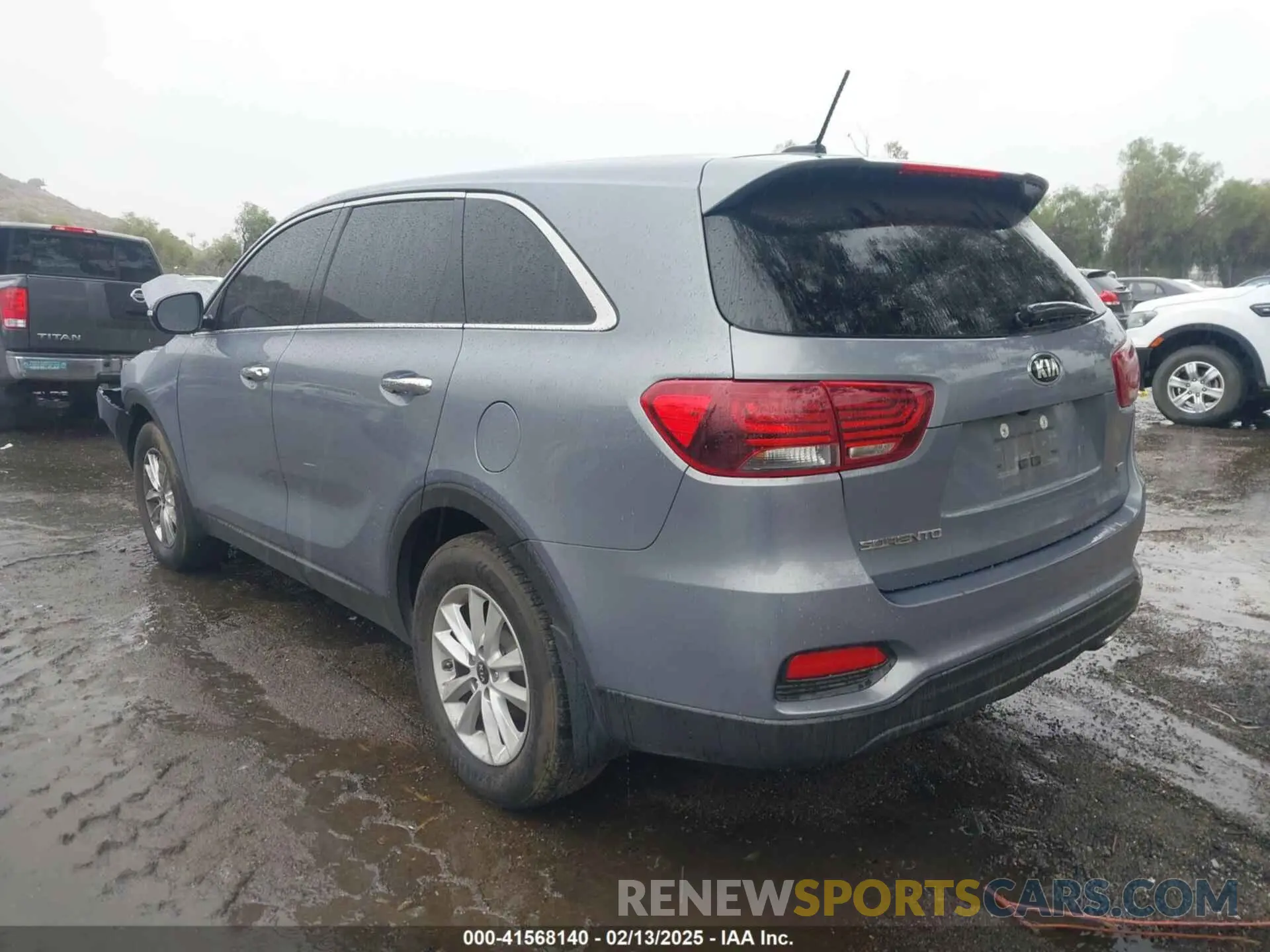 3 Photograph of a damaged car 5XYPG4A3XLG632819 KIA SORENTO 2020