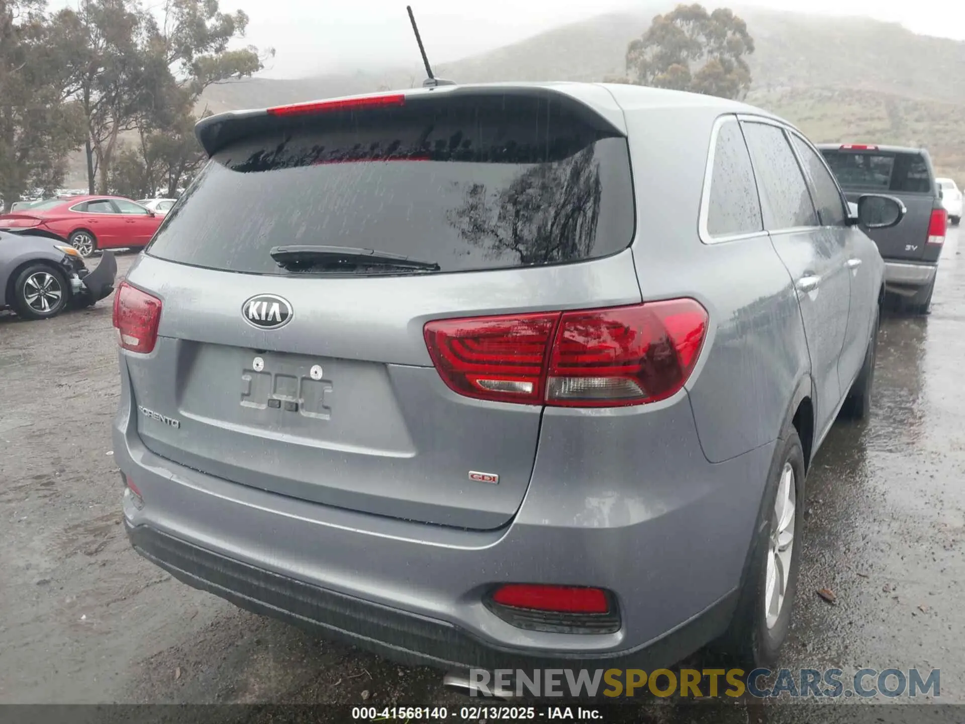 4 Photograph of a damaged car 5XYPG4A3XLG632819 KIA SORENTO 2020
