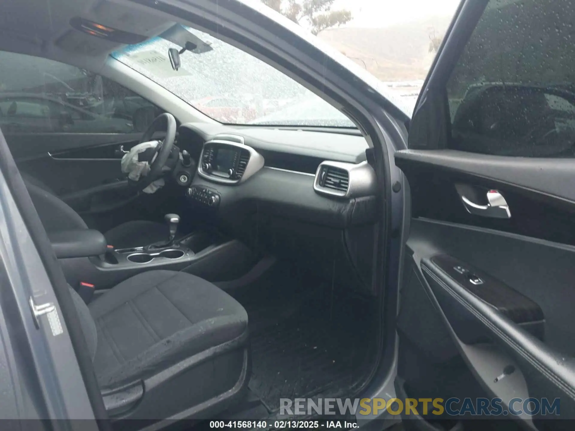 5 Photograph of a damaged car 5XYPG4A3XLG632819 KIA SORENTO 2020