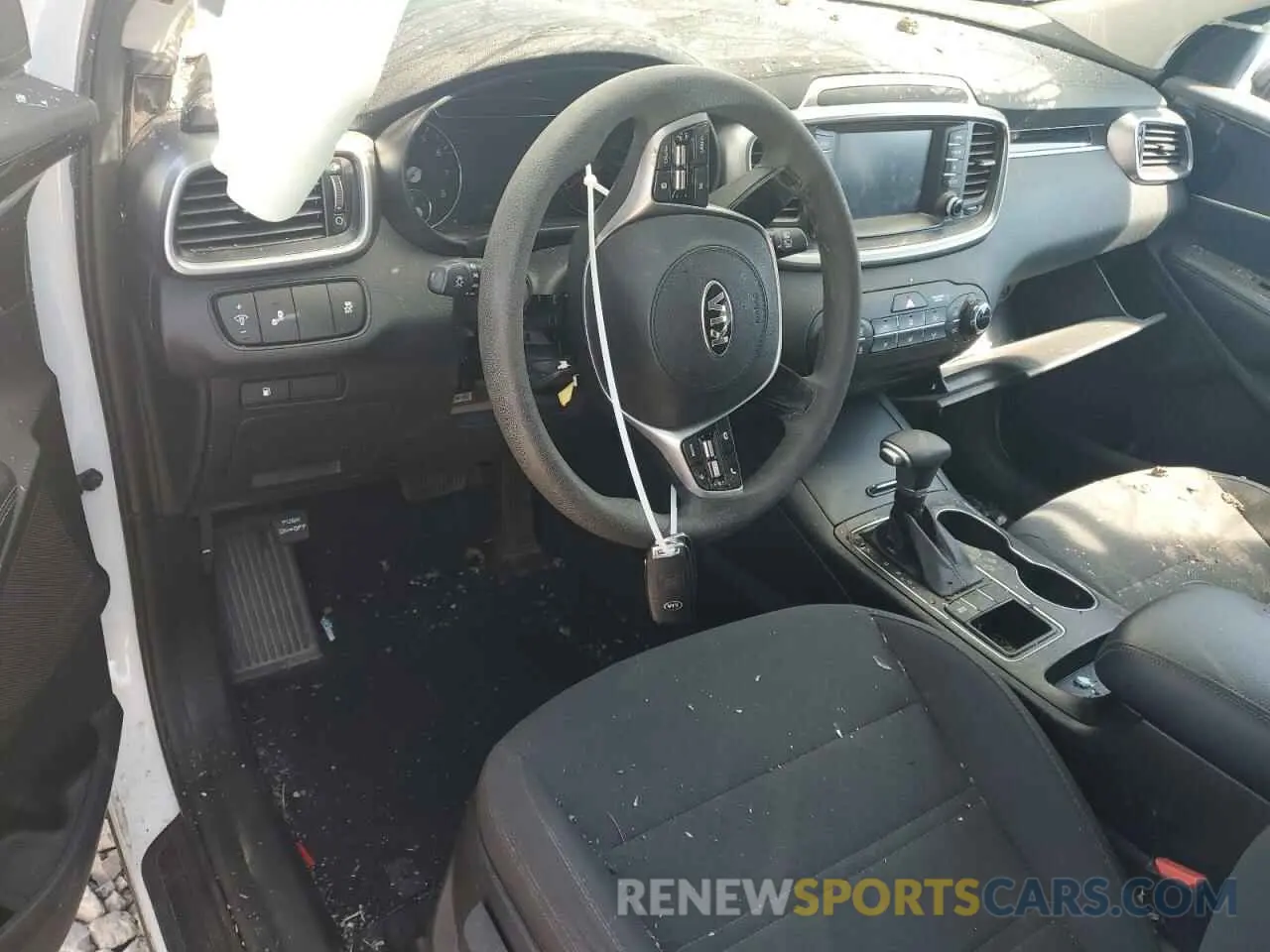 8 Photograph of a damaged car 5XYPG4A3XLG634263 KIA SORENTO 2020