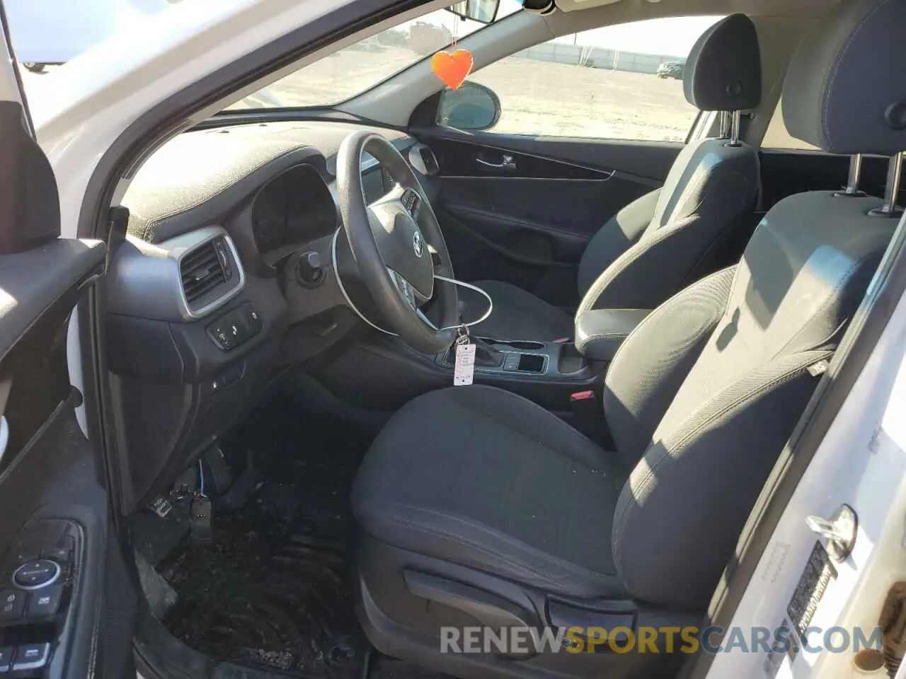 7 Photograph of a damaged car 5XYPG4A3XLG651712 KIA SORENTO 2020