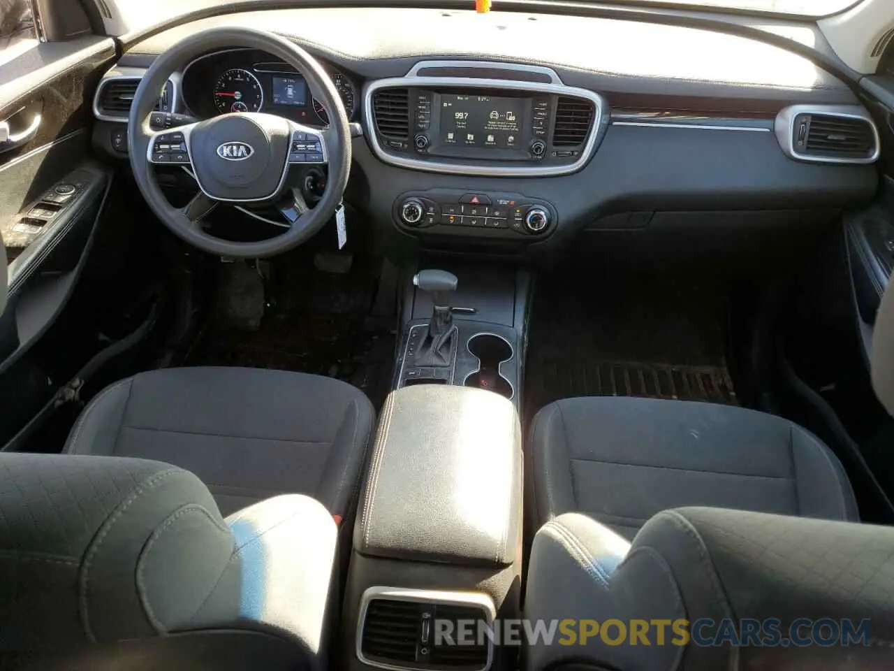 8 Photograph of a damaged car 5XYPG4A3XLG651712 KIA SORENTO 2020
