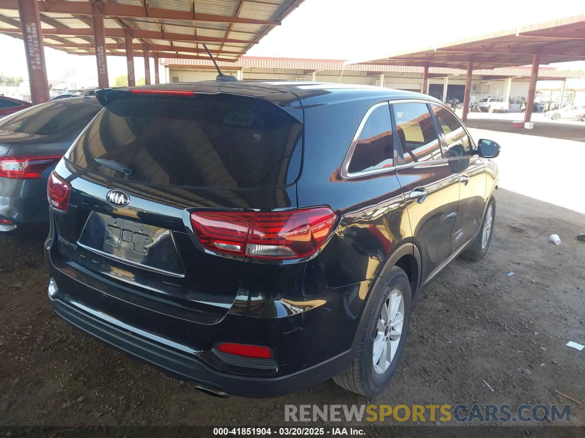 4 Photograph of a damaged car 5XYPG4A3XLG657574 KIA SORENTO 2020