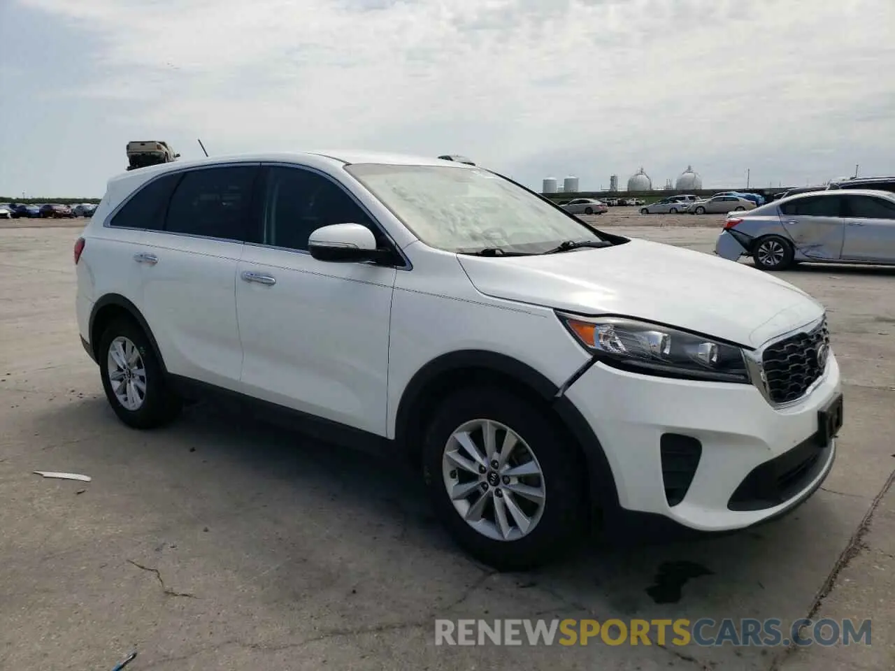 4 Photograph of a damaged car 5XYPG4A3XLG698660 KIA SORENTO 2020