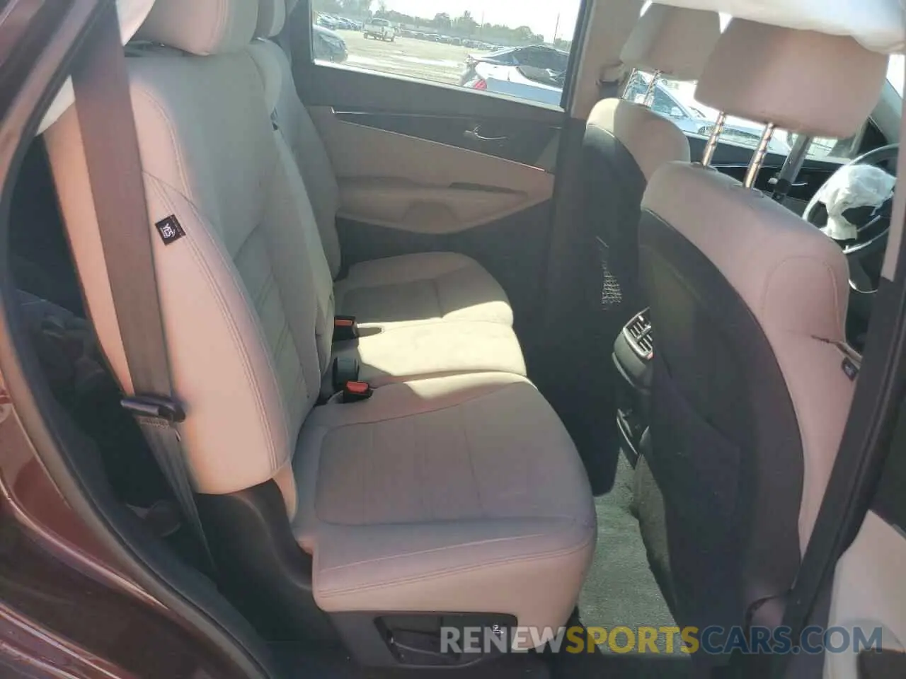 11 Photograph of a damaged car 5XYPG4A3XLG701329 KIA SORENTO 2020