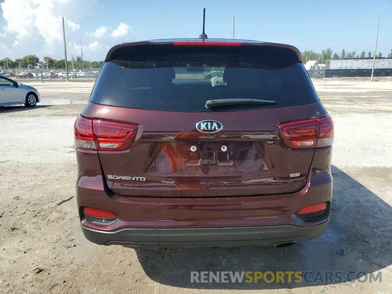 6 Photograph of a damaged car 5XYPG4A3XLG701329 KIA SORENTO 2020