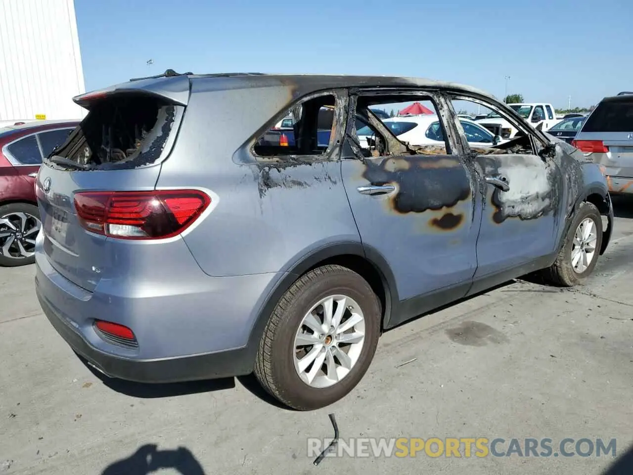 3 Photograph of a damaged car 5XYPG4A50LG621135 KIA SORENTO 2020