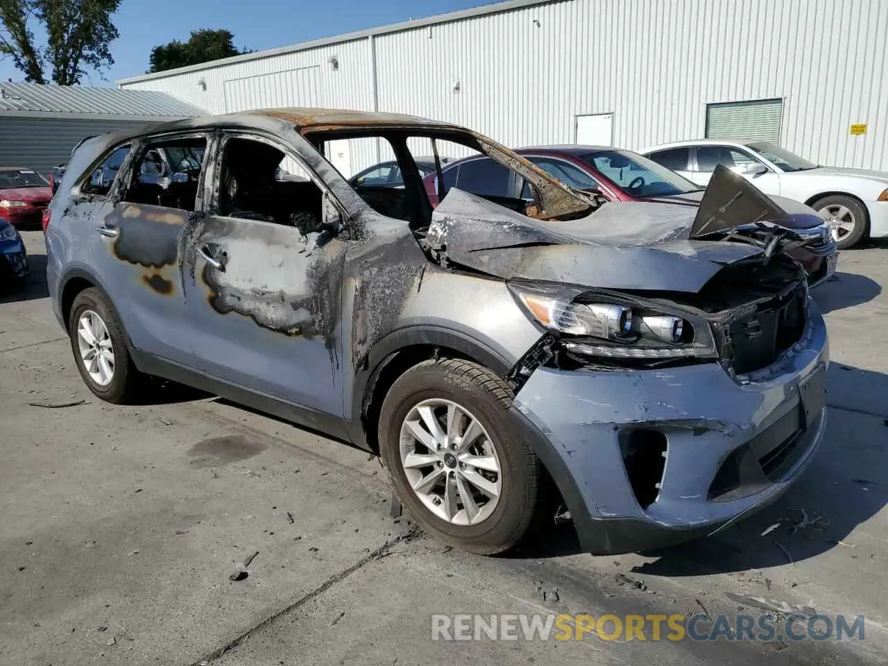 4 Photograph of a damaged car 5XYPG4A50LG621135 KIA SORENTO 2020