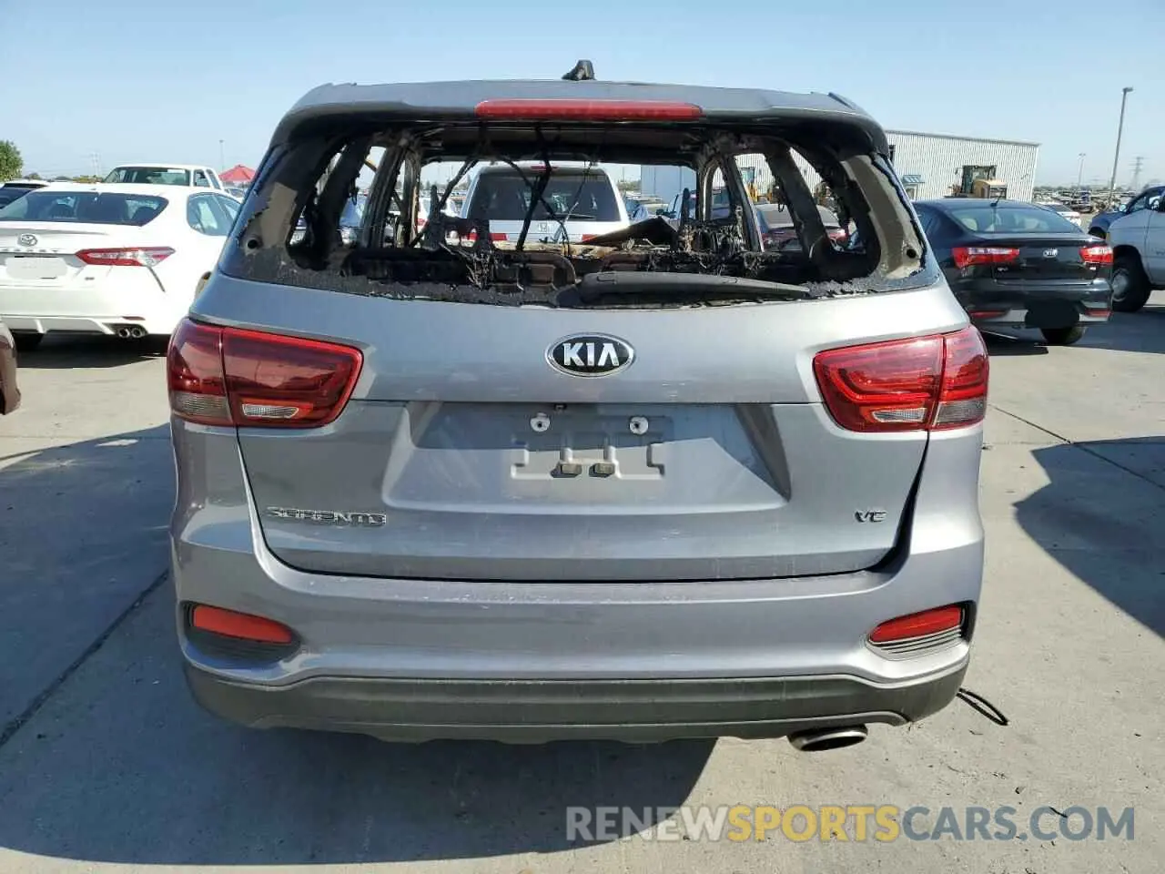 6 Photograph of a damaged car 5XYPG4A50LG621135 KIA SORENTO 2020