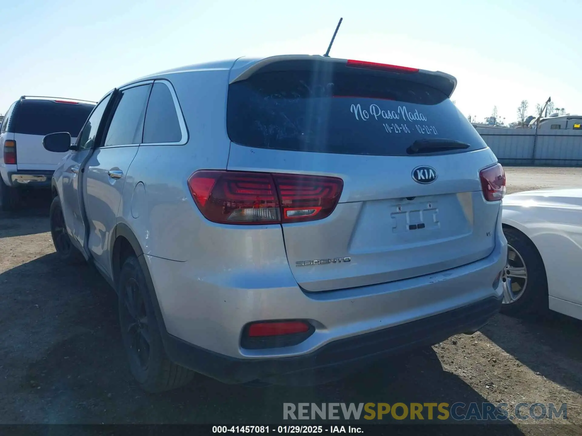 3 Photograph of a damaged car 5XYPG4A50LG628036 KIA SORENTO 2020