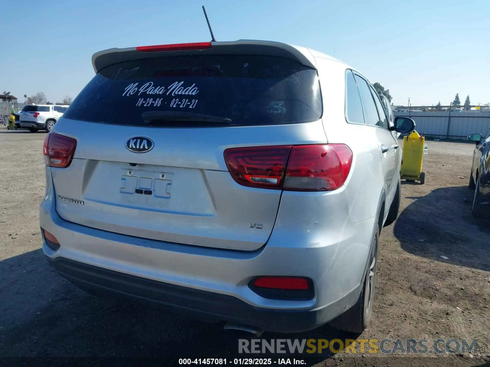 4 Photograph of a damaged car 5XYPG4A50LG628036 KIA SORENTO 2020