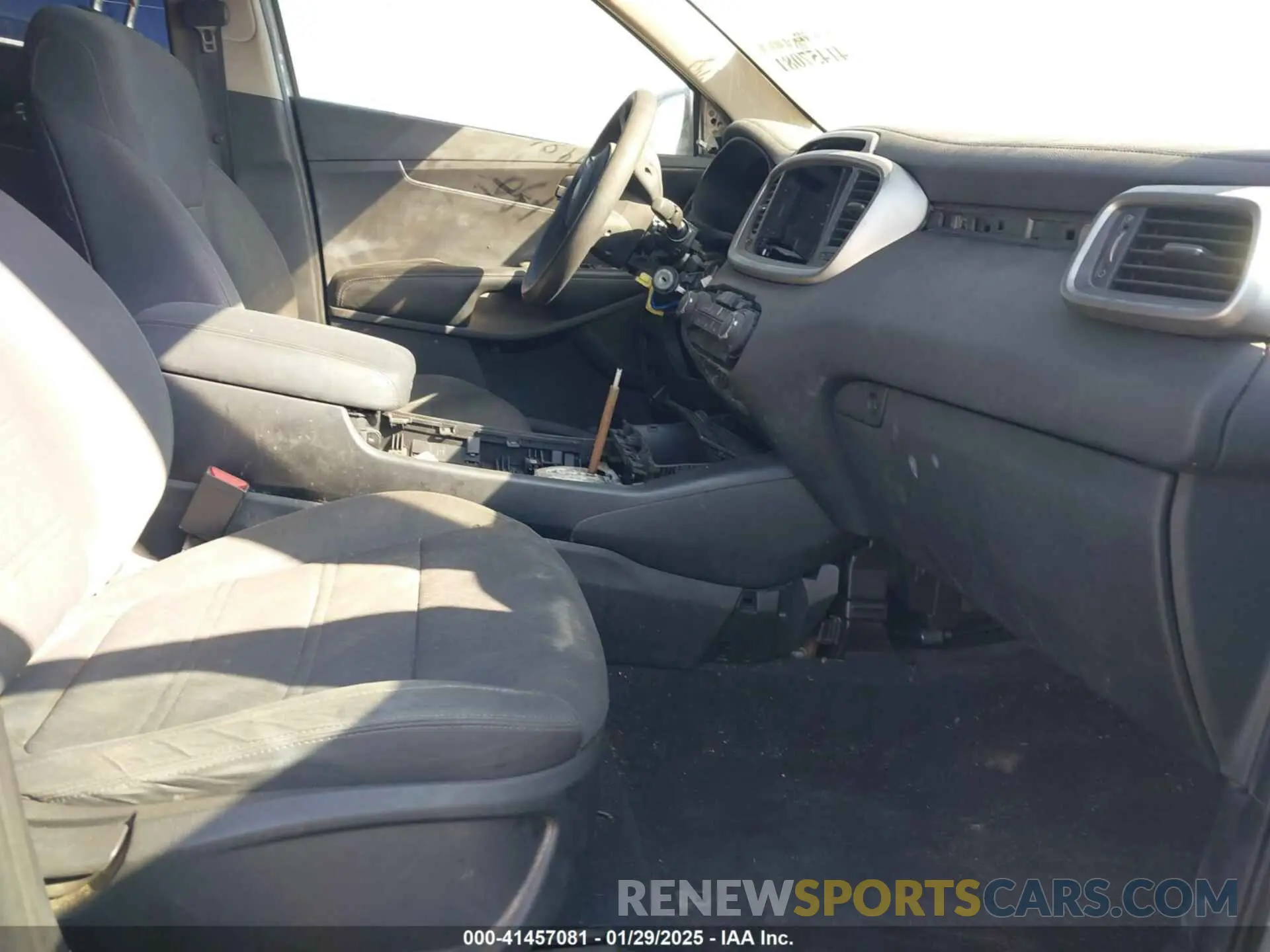 5 Photograph of a damaged car 5XYPG4A50LG628036 KIA SORENTO 2020