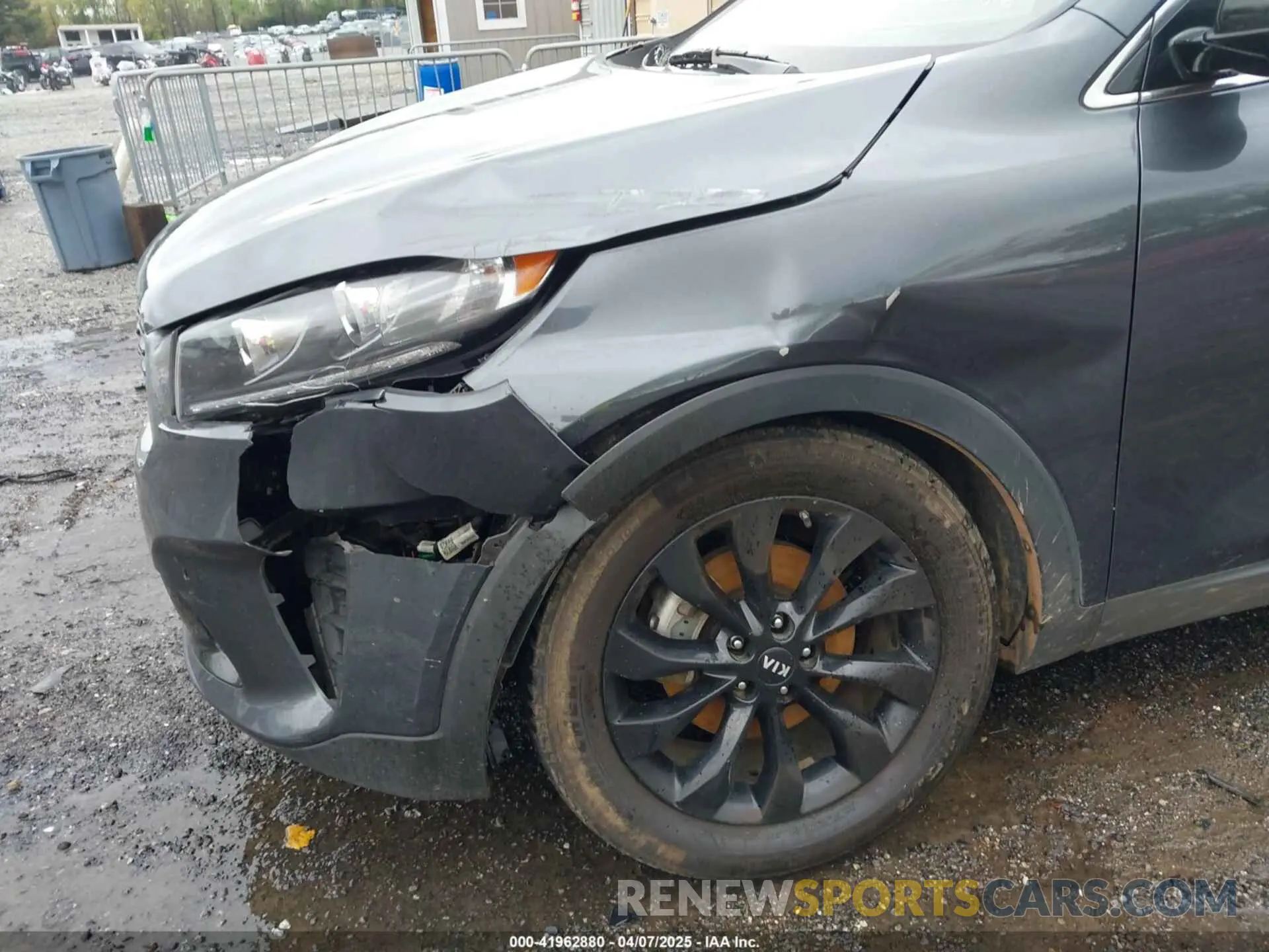 6 Photograph of a damaged car 5XYPG4A50LG690973 KIA SORENTO 2020
