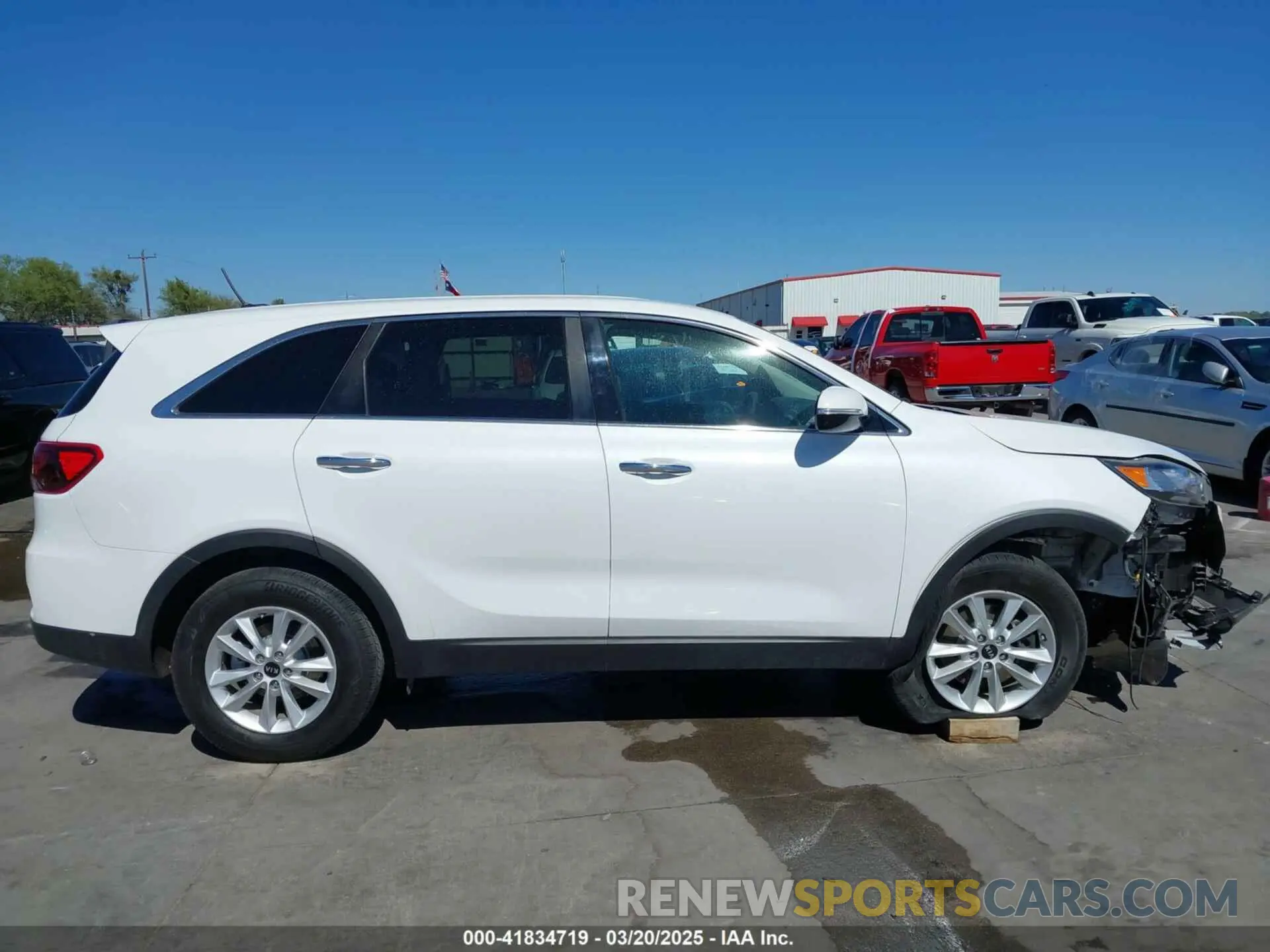 13 Photograph of a damaged car 5XYPG4A51LG622181 KIA SORENTO 2020