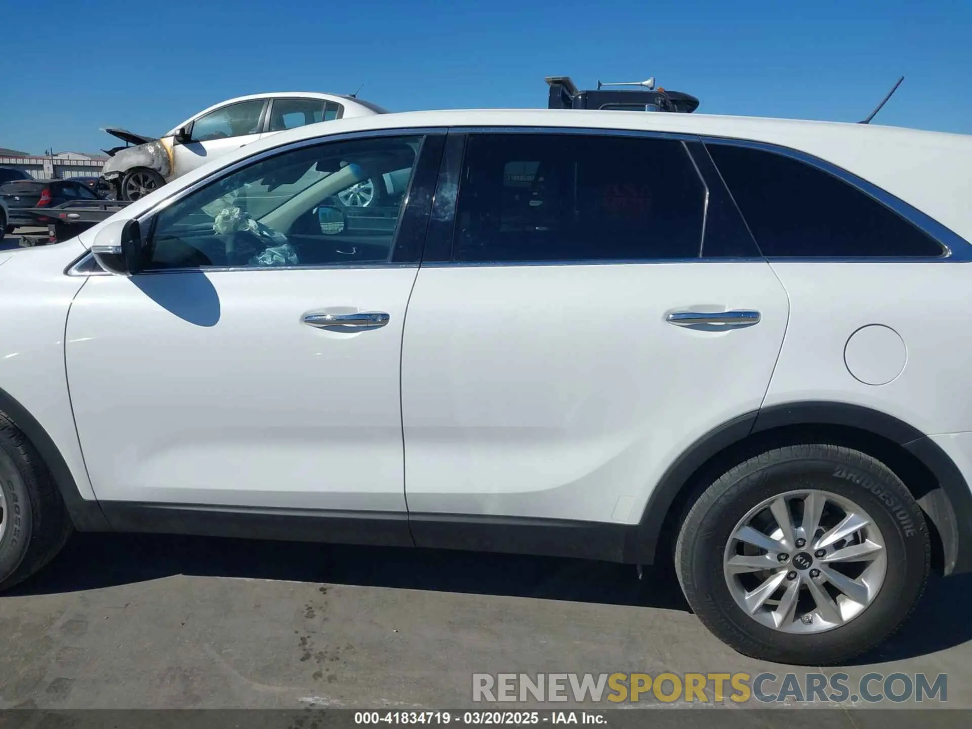 14 Photograph of a damaged car 5XYPG4A51LG622181 KIA SORENTO 2020