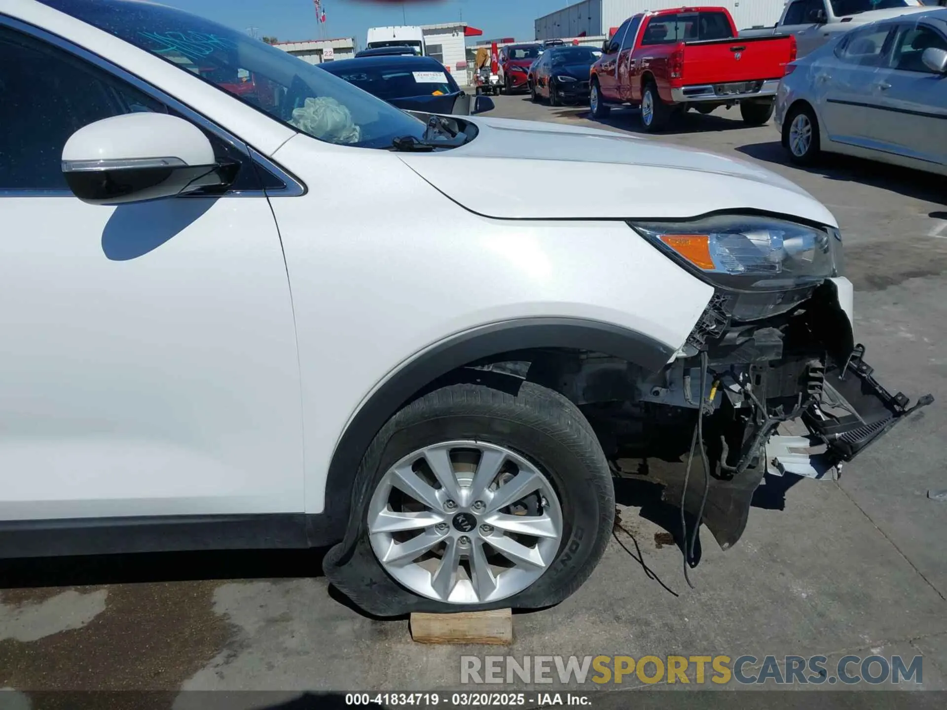 17 Photograph of a damaged car 5XYPG4A51LG622181 KIA SORENTO 2020