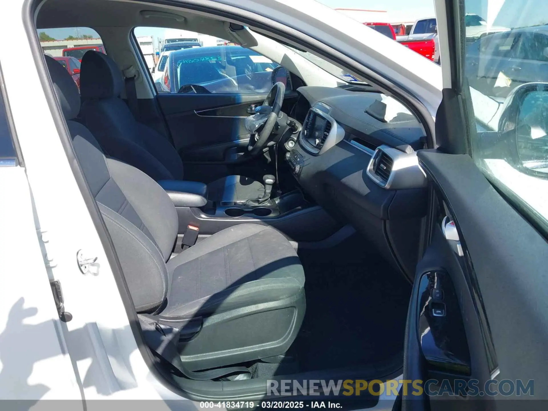 5 Photograph of a damaged car 5XYPG4A51LG622181 KIA SORENTO 2020