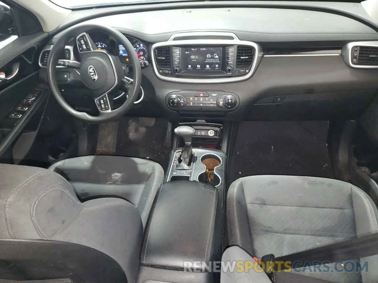 8 Photograph of a damaged car 5XYPG4A51LG627347 KIA SORENTO 2020