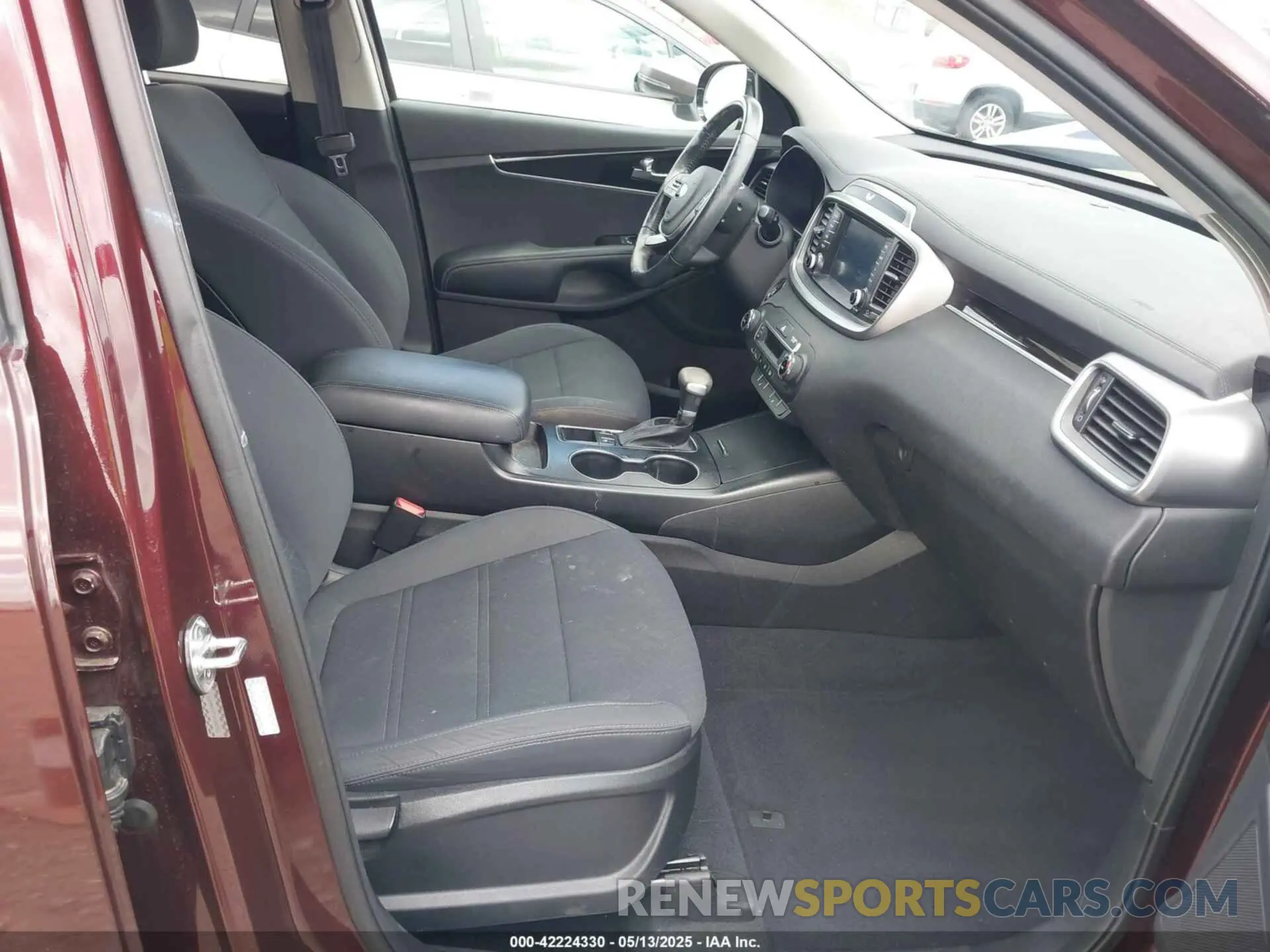 5 Photograph of a damaged car 5XYPG4A51LG638039 KIA SORENTO 2020