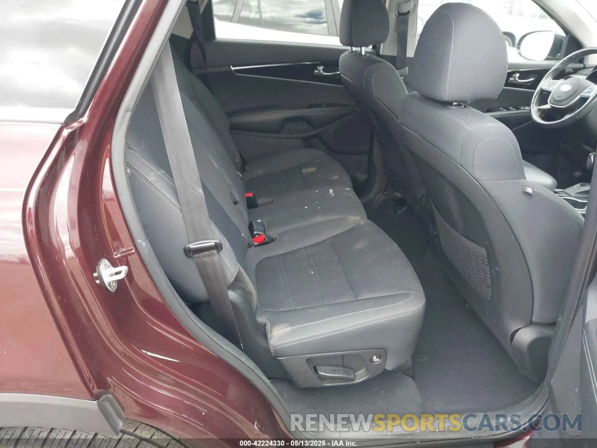 8 Photograph of a damaged car 5XYPG4A51LG638039 KIA SORENTO 2020
