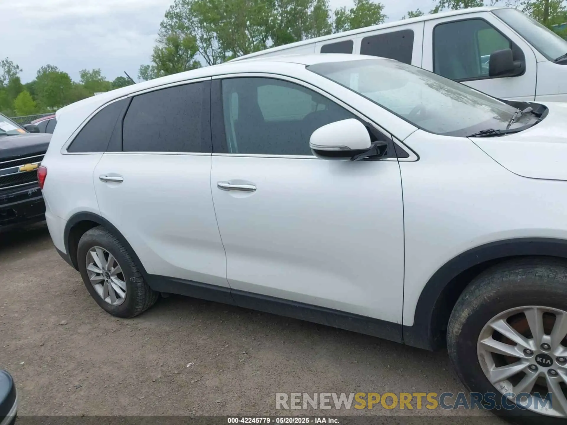 14 Photograph of a damaged car 5XYPG4A52LG620200 KIA SORENTO 2020