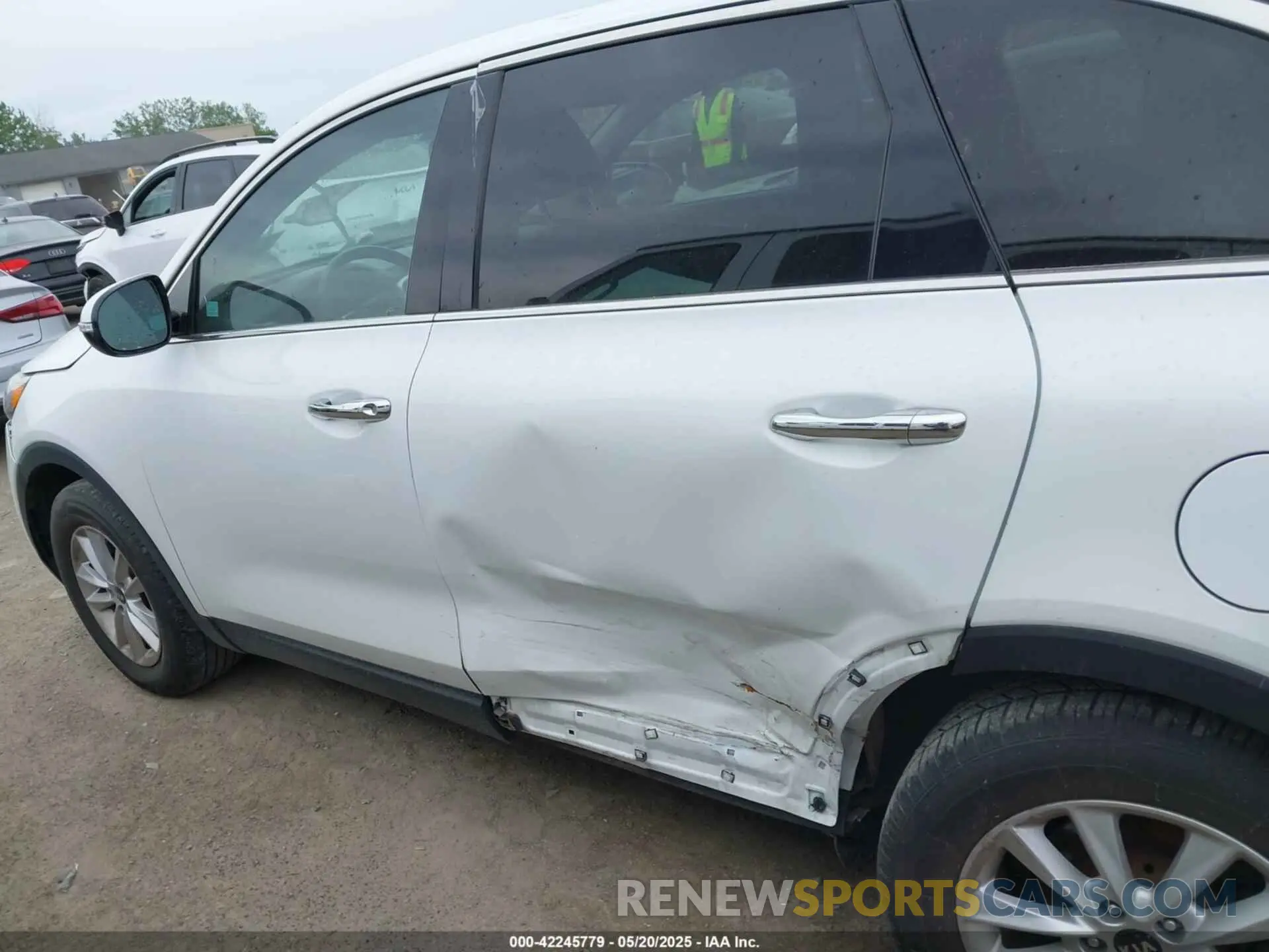 15 Photograph of a damaged car 5XYPG4A52LG620200 KIA SORENTO 2020