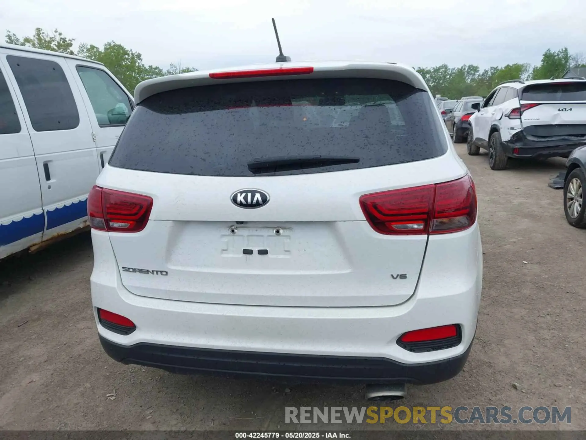 17 Photograph of a damaged car 5XYPG4A52LG620200 KIA SORENTO 2020