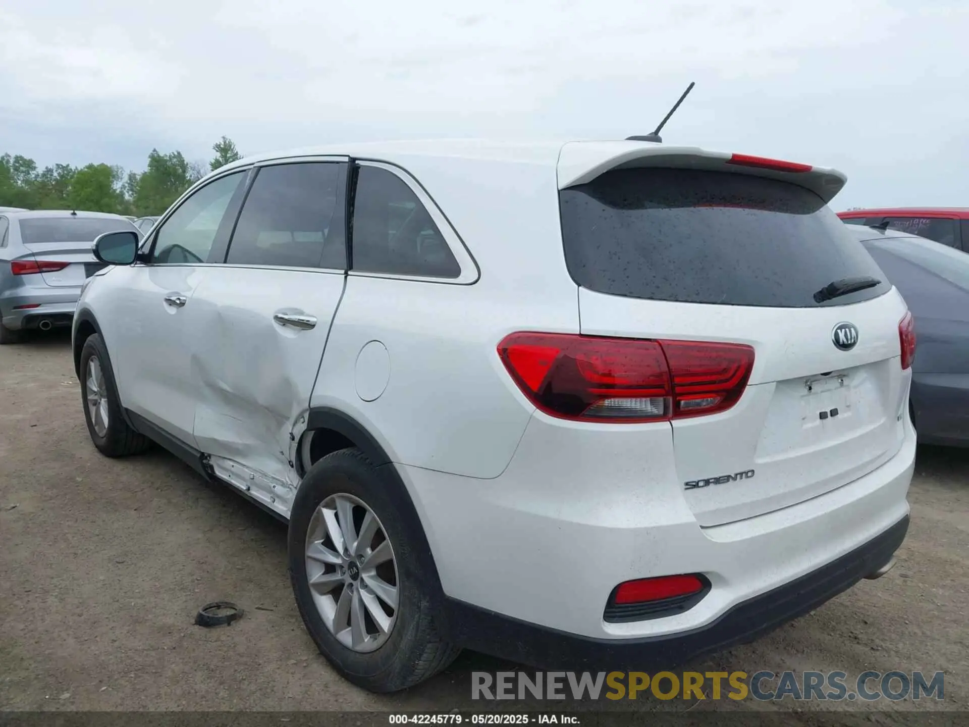 3 Photograph of a damaged car 5XYPG4A52LG620200 KIA SORENTO 2020