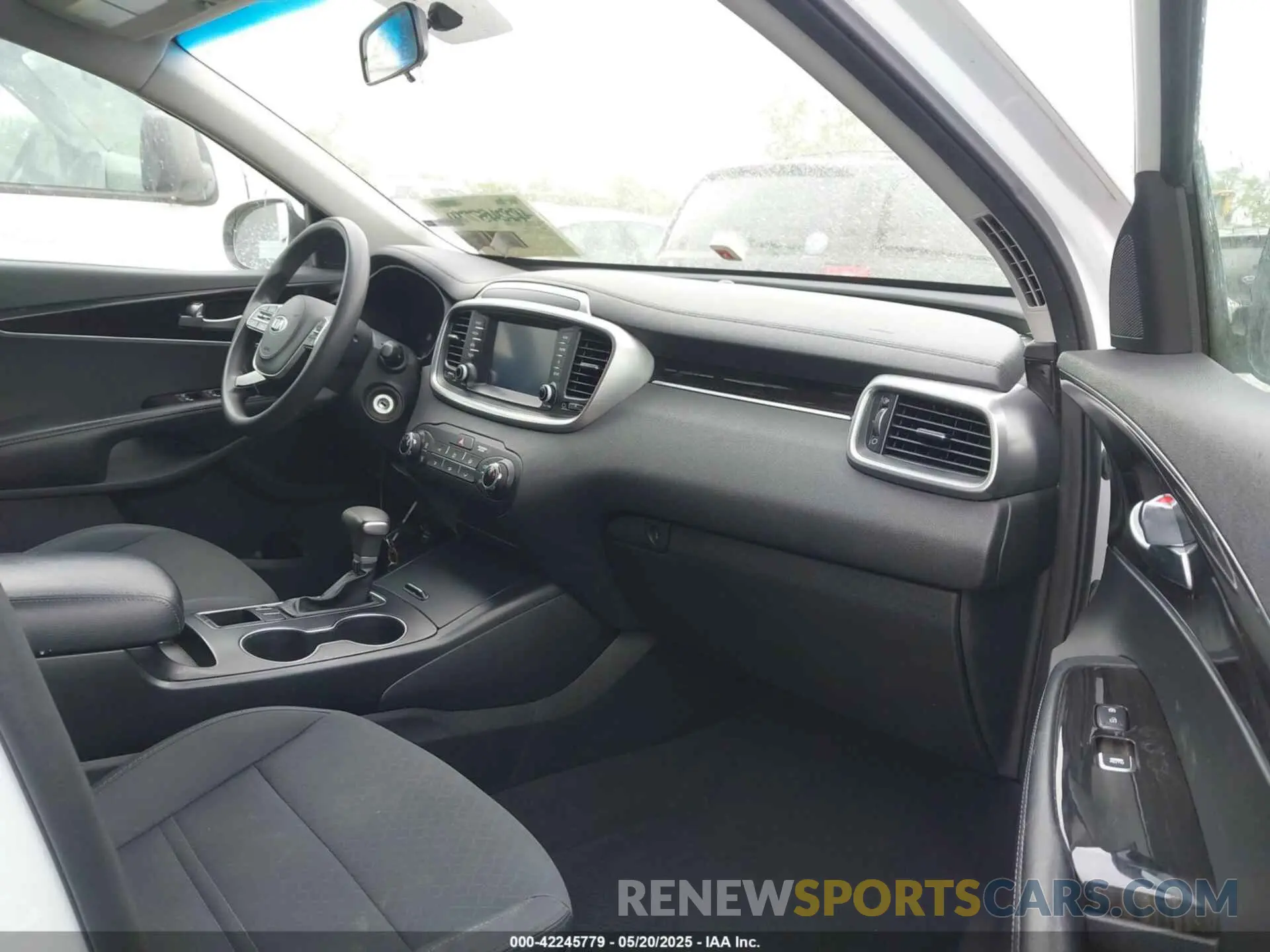 5 Photograph of a damaged car 5XYPG4A52LG620200 KIA SORENTO 2020