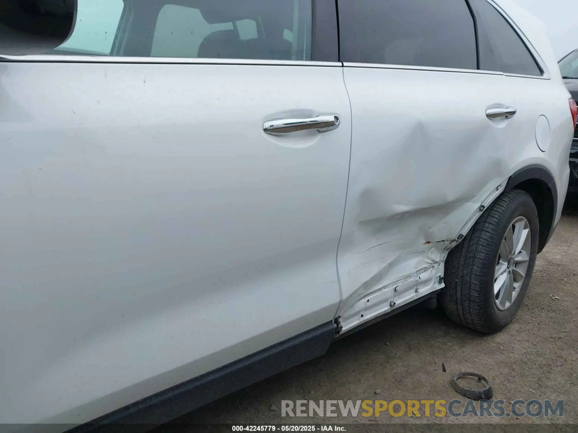 6 Photograph of a damaged car 5XYPG4A52LG620200 KIA SORENTO 2020