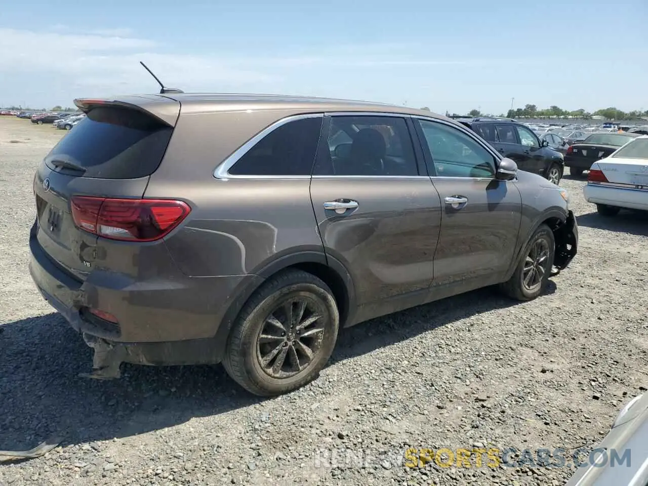 3 Photograph of a damaged car 5XYPG4A52LG622237 KIA SORENTO 2020