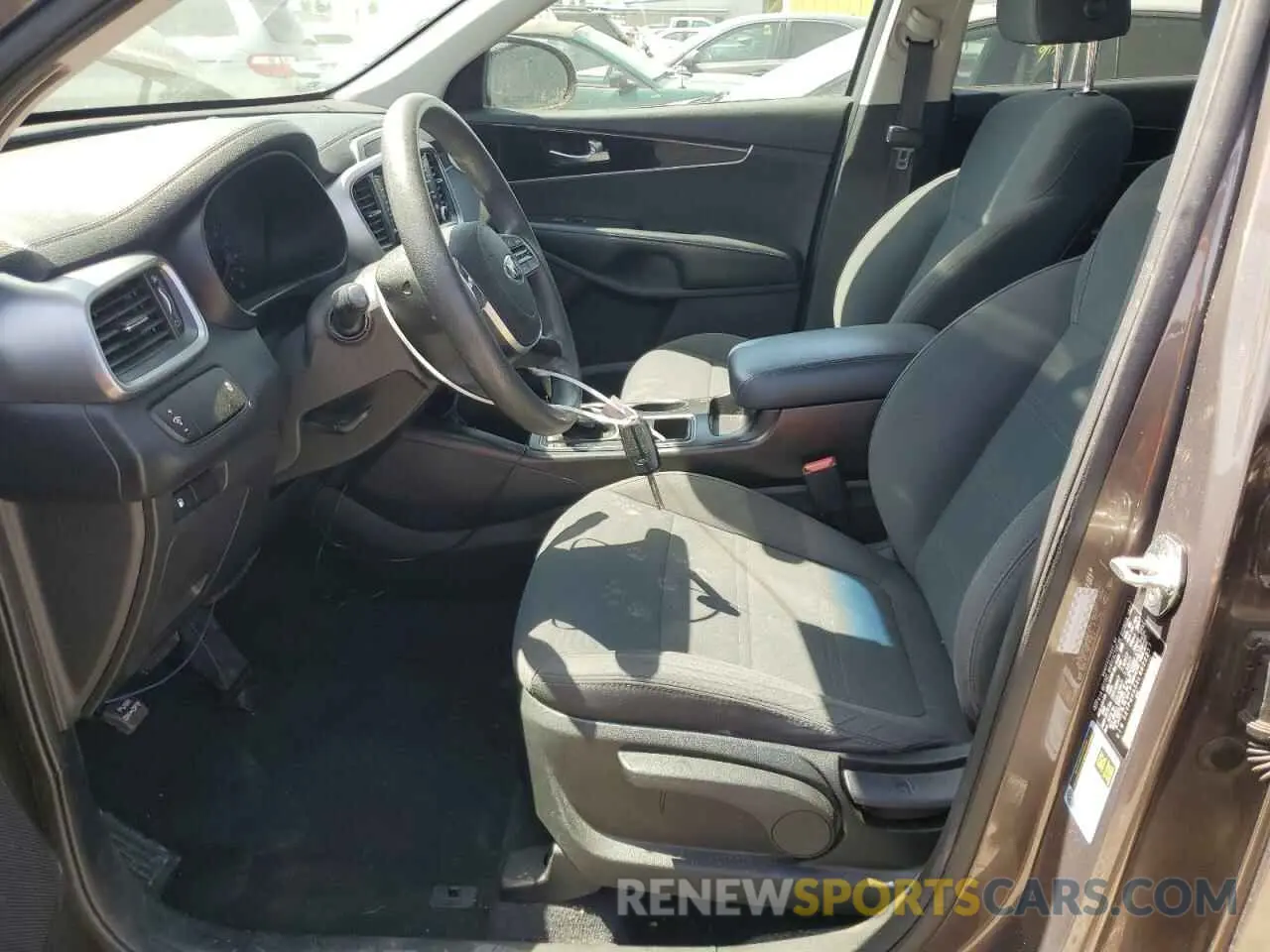 7 Photograph of a damaged car 5XYPG4A52LG622237 KIA SORENTO 2020