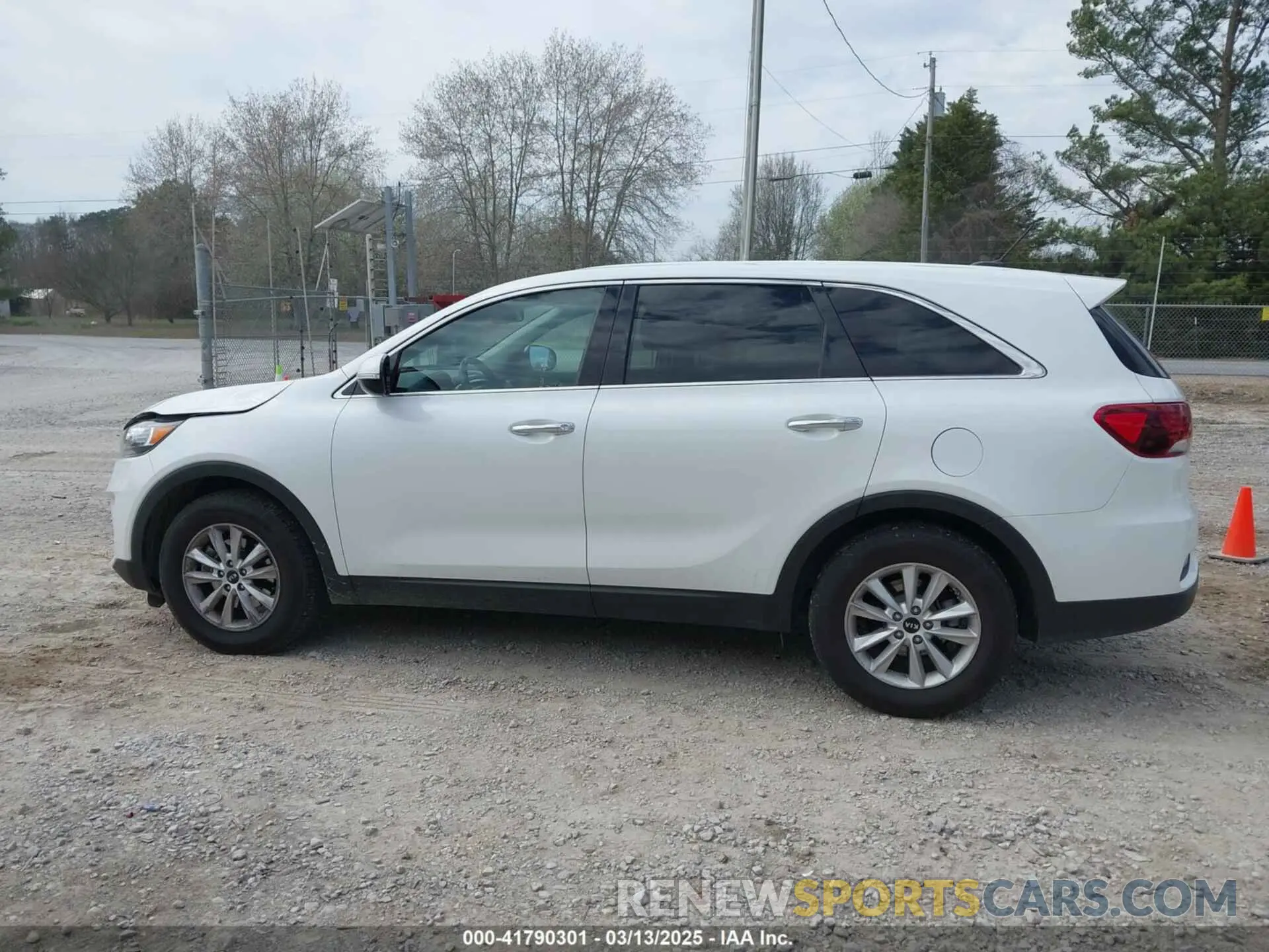14 Photograph of a damaged car 5XYPG4A52LG622321 KIA SORENTO 2020
