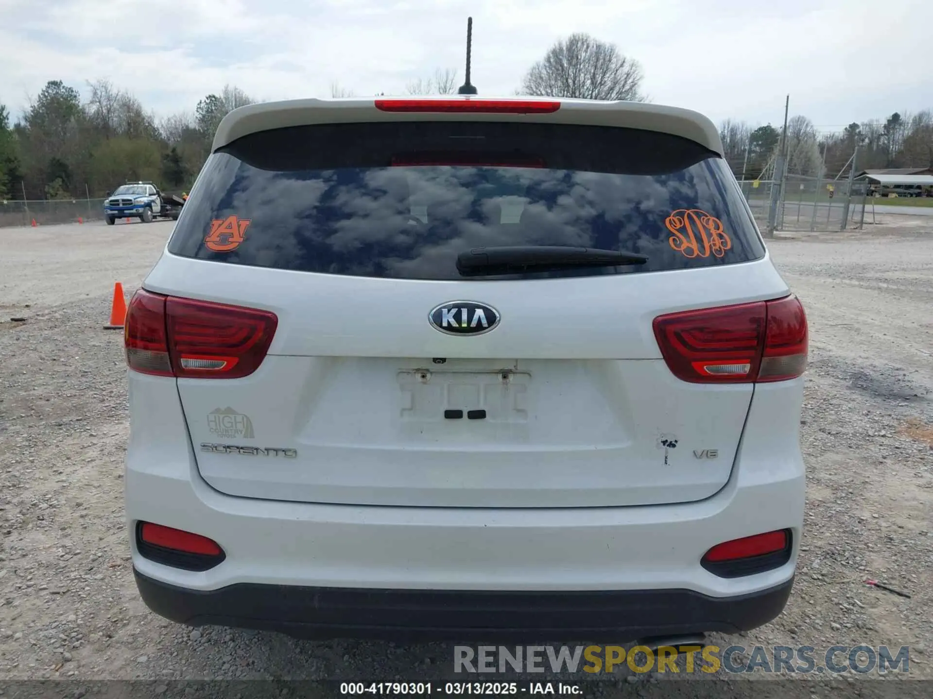 16 Photograph of a damaged car 5XYPG4A52LG622321 KIA SORENTO 2020
