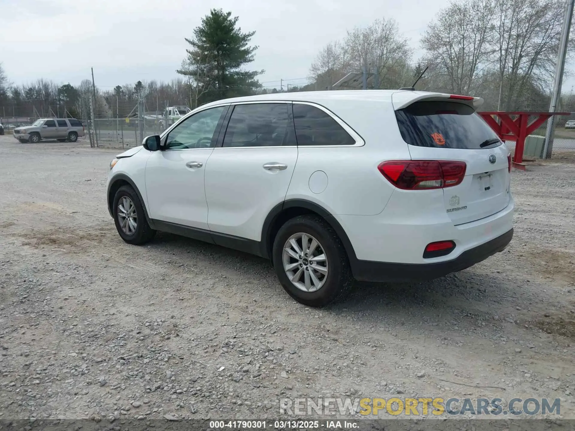 3 Photograph of a damaged car 5XYPG4A52LG622321 KIA SORENTO 2020