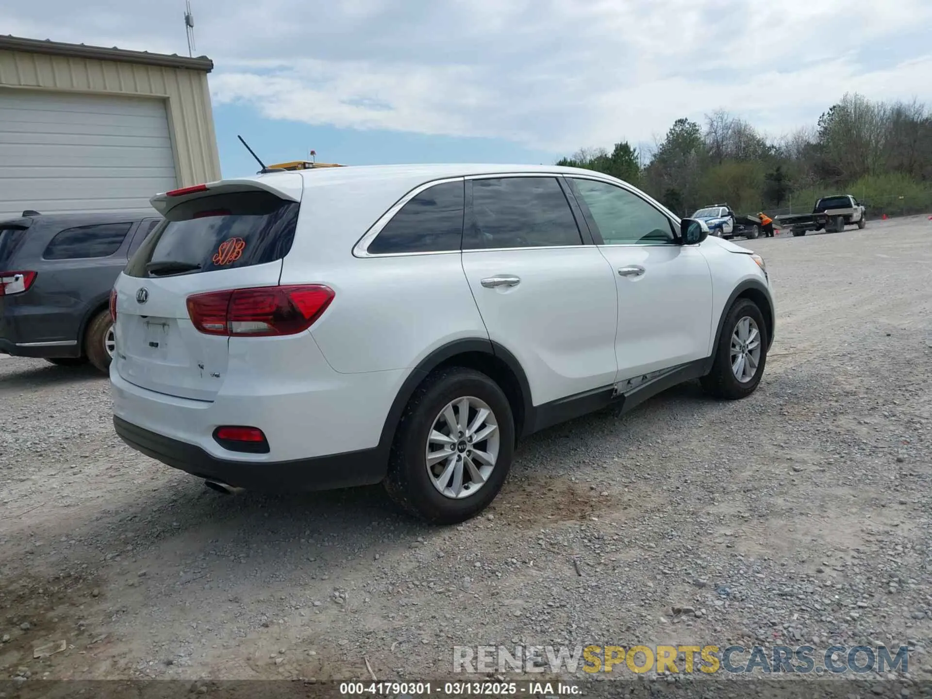 4 Photograph of a damaged car 5XYPG4A52LG622321 KIA SORENTO 2020