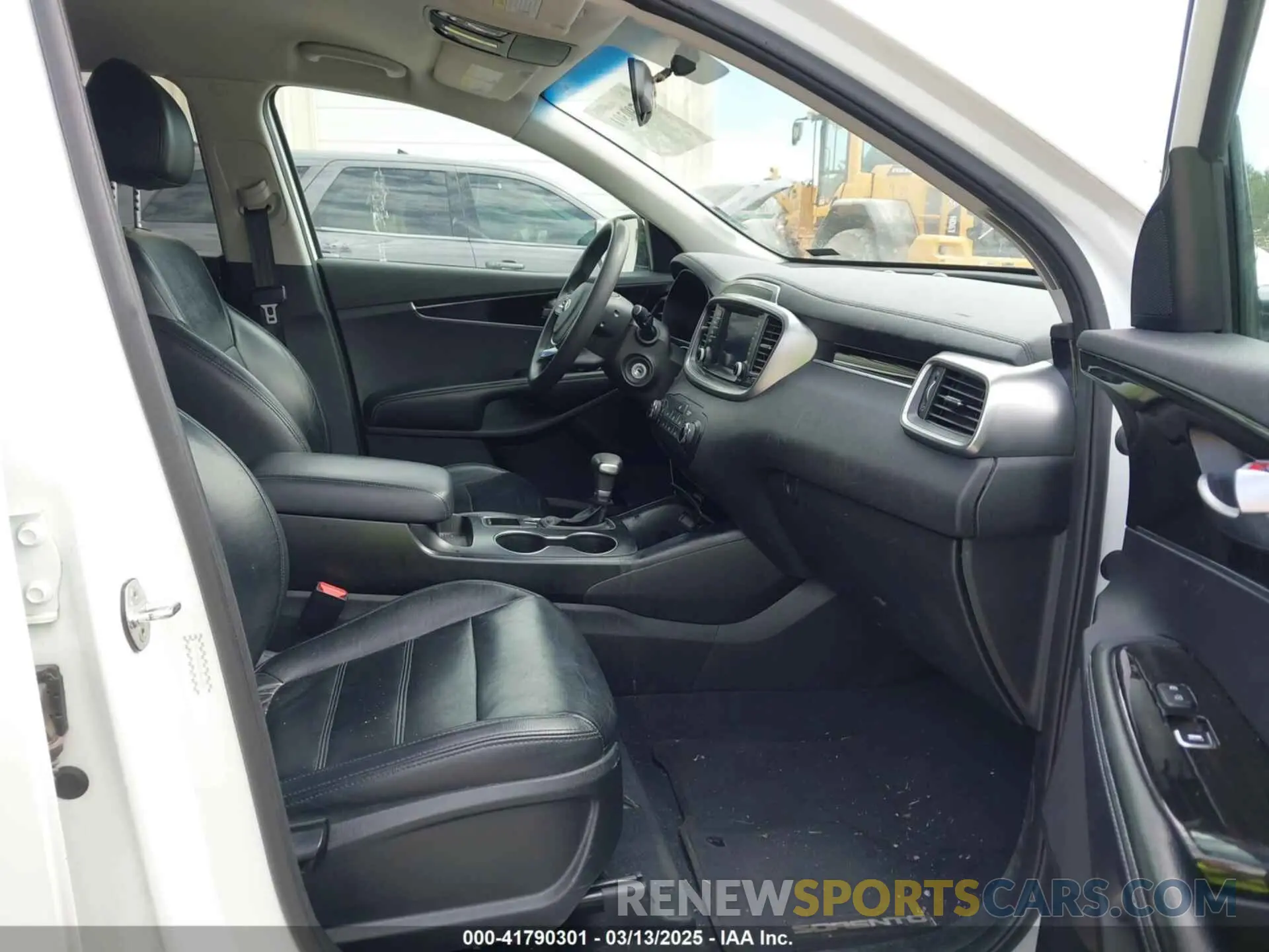 5 Photograph of a damaged car 5XYPG4A52LG622321 KIA SORENTO 2020