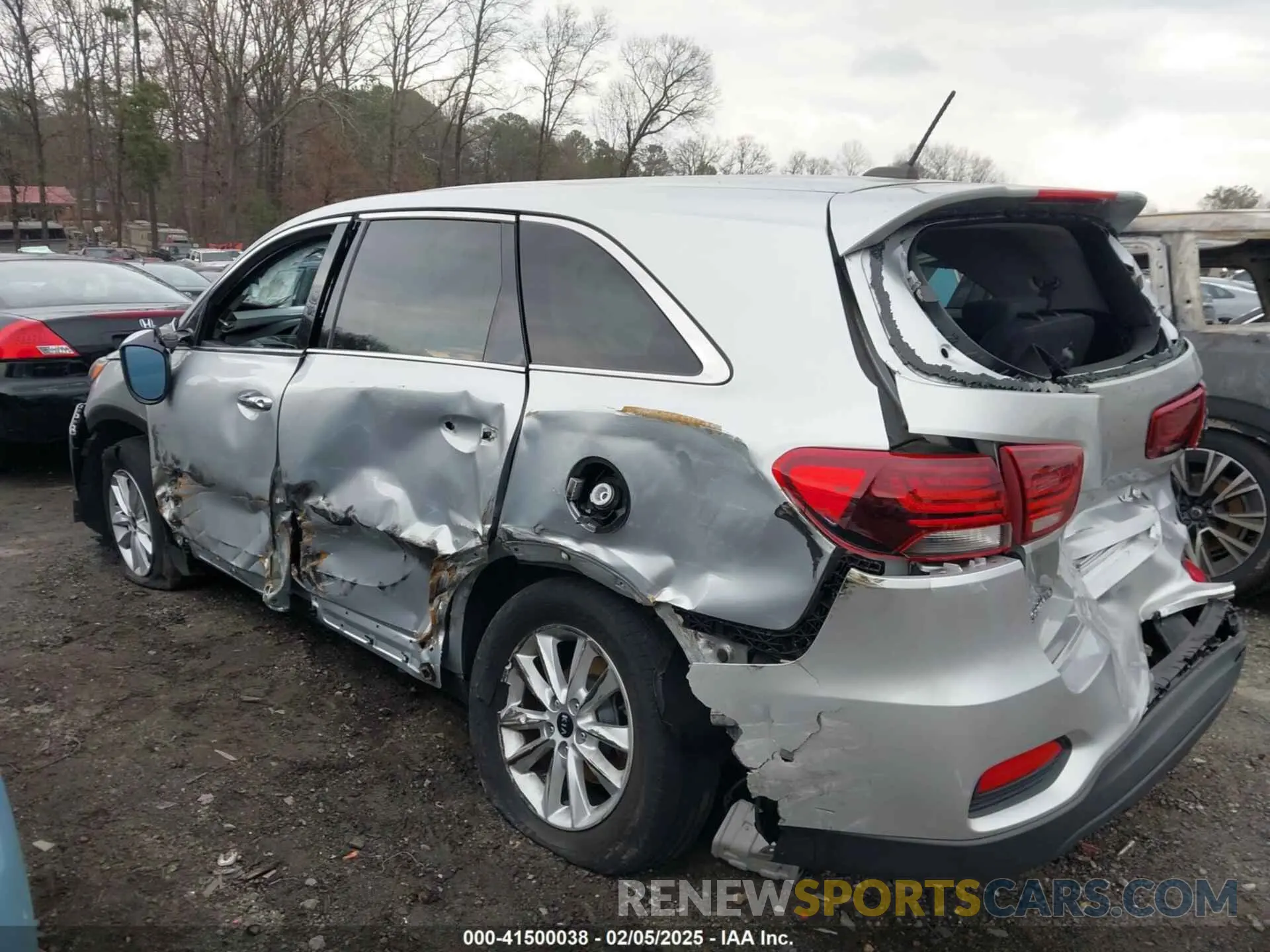3 Photograph of a damaged car 5XYPG4A52LG627955 KIA SORENTO 2020