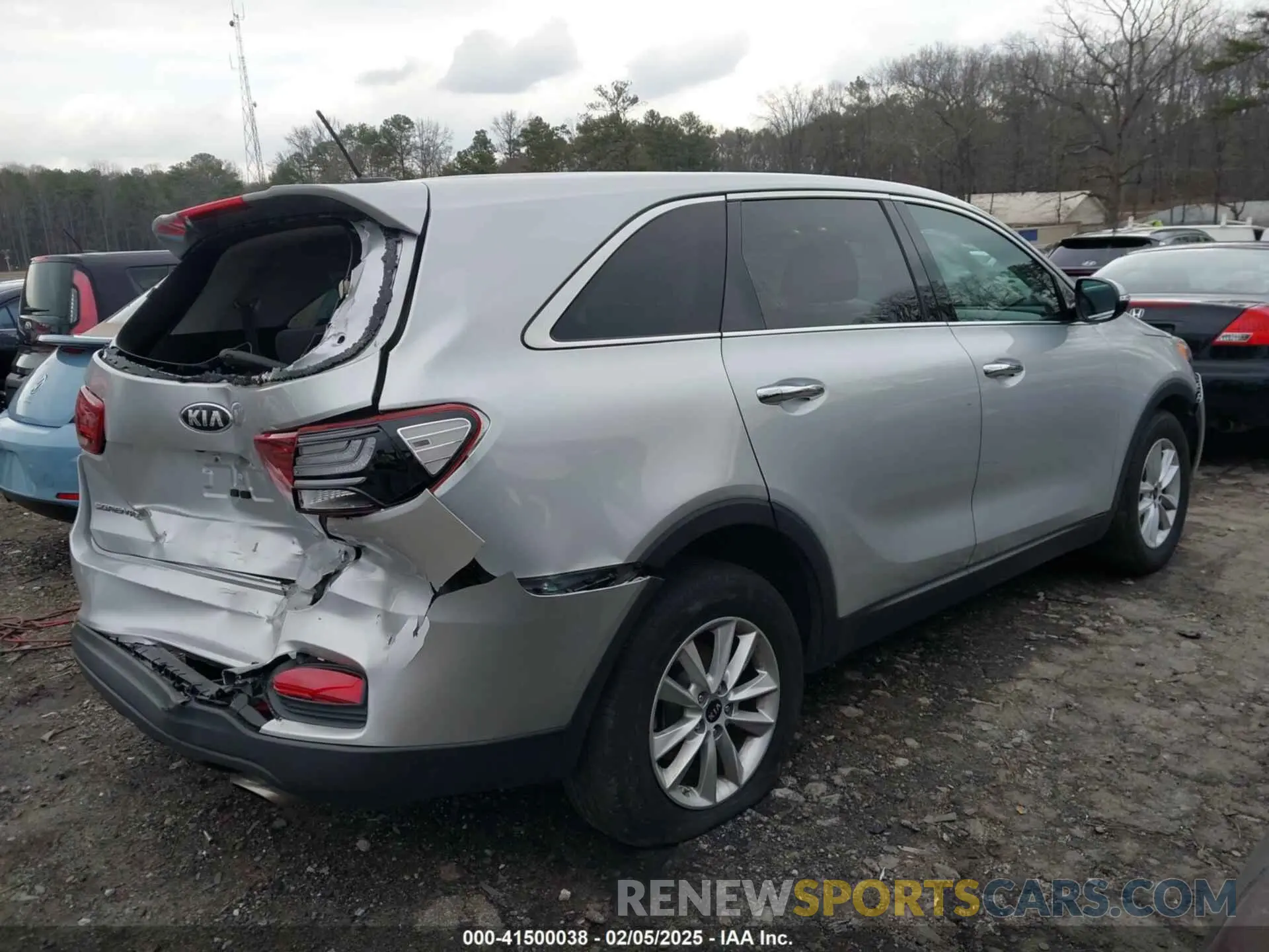 4 Photograph of a damaged car 5XYPG4A52LG627955 KIA SORENTO 2020