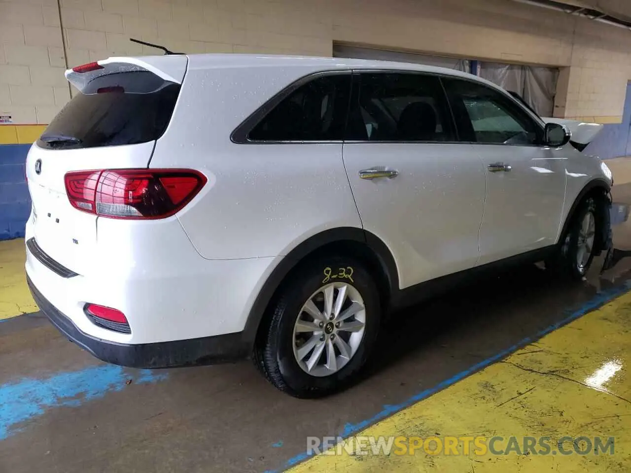3 Photograph of a damaged car 5XYPG4A52LG664150 KIA SORENTO 2020