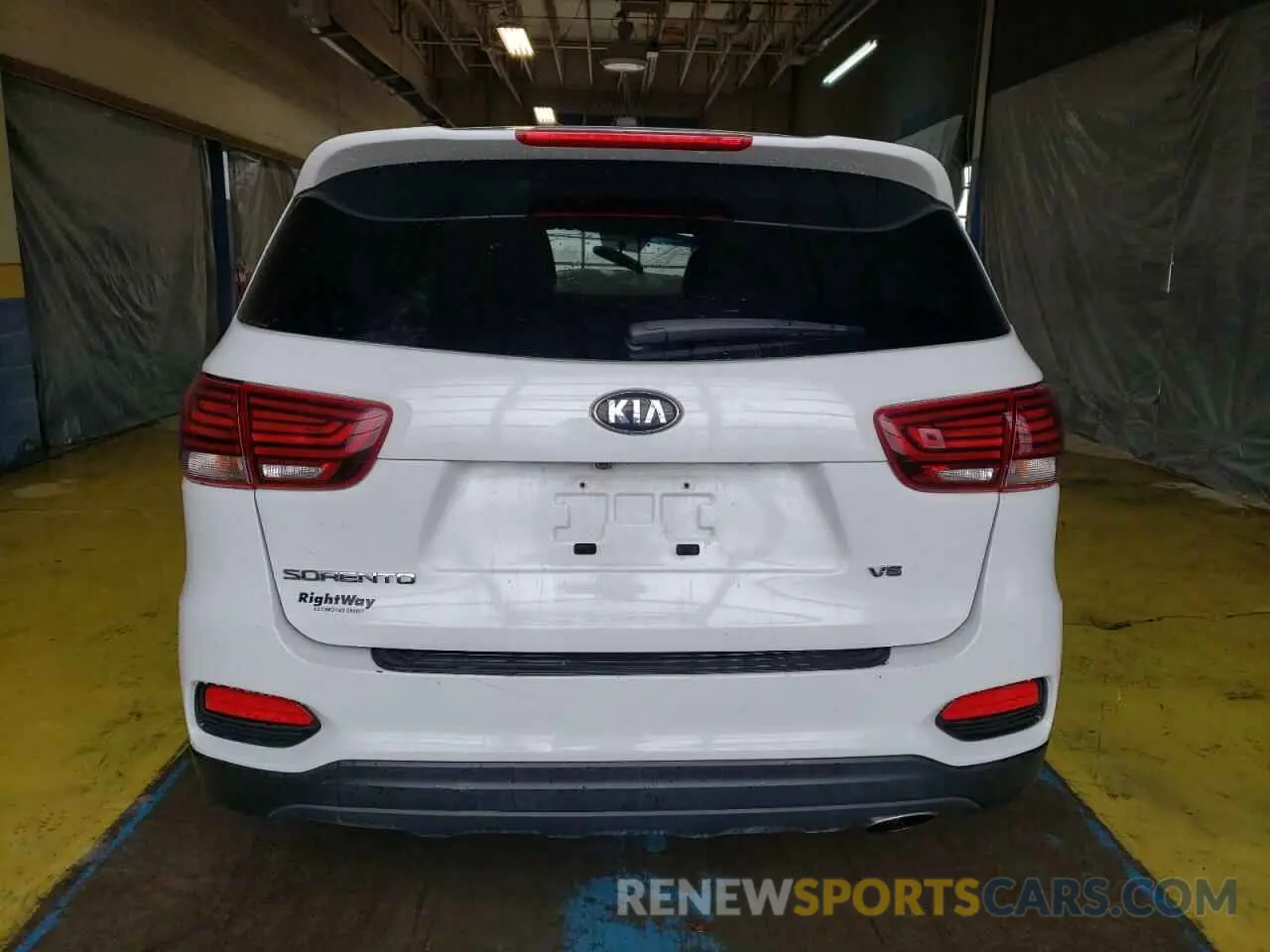 6 Photograph of a damaged car 5XYPG4A52LG664150 KIA SORENTO 2020