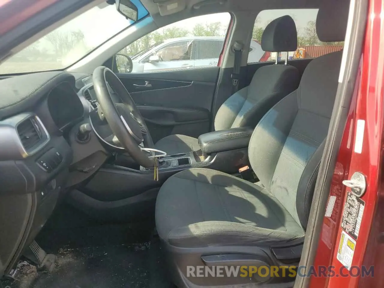 7 Photograph of a damaged car 5XYPG4A52LG666254 KIA SORENTO 2020