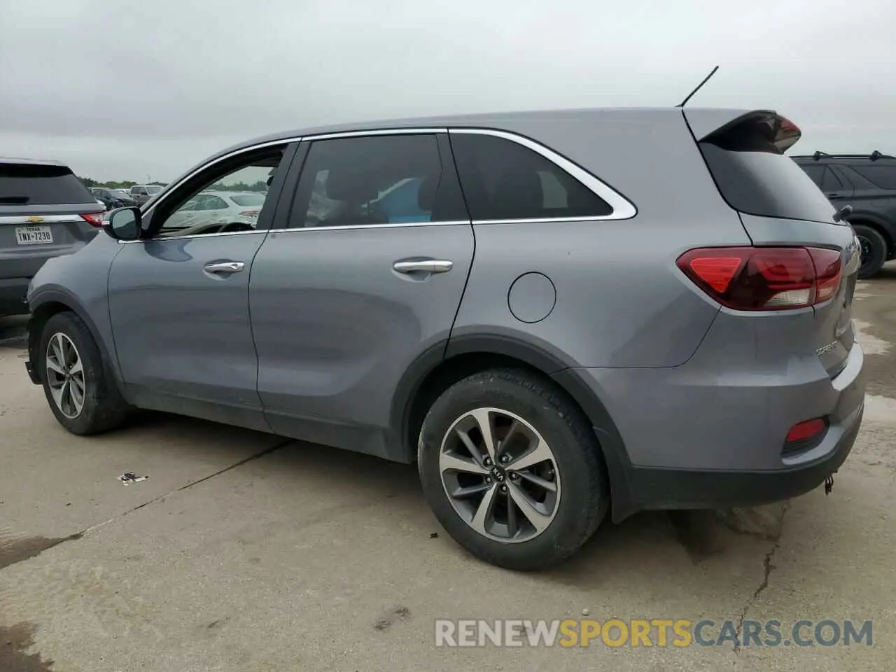 2 Photograph of a damaged car 5XYPG4A52LG689954 KIA SORENTO 2020