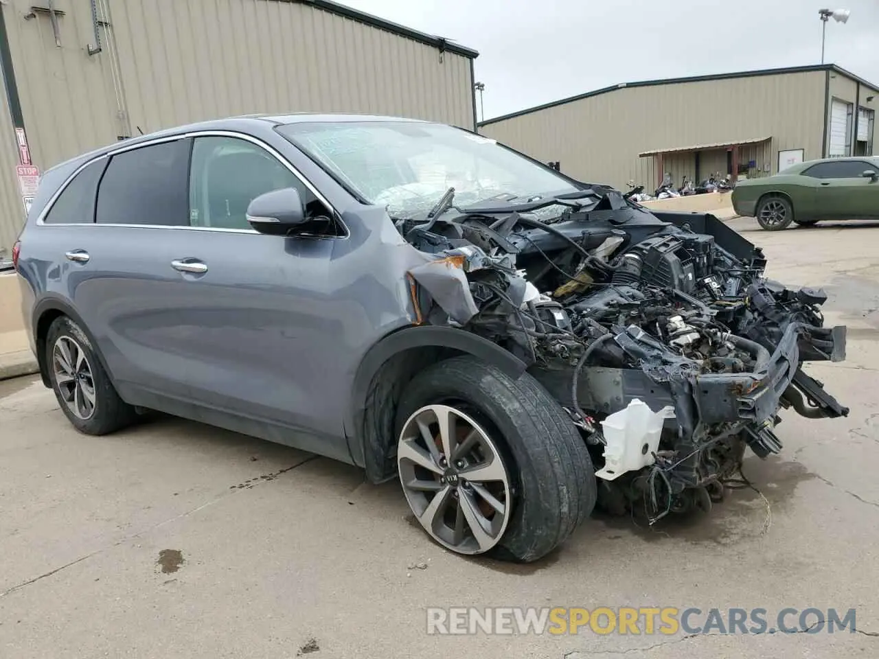 4 Photograph of a damaged car 5XYPG4A52LG689954 KIA SORENTO 2020